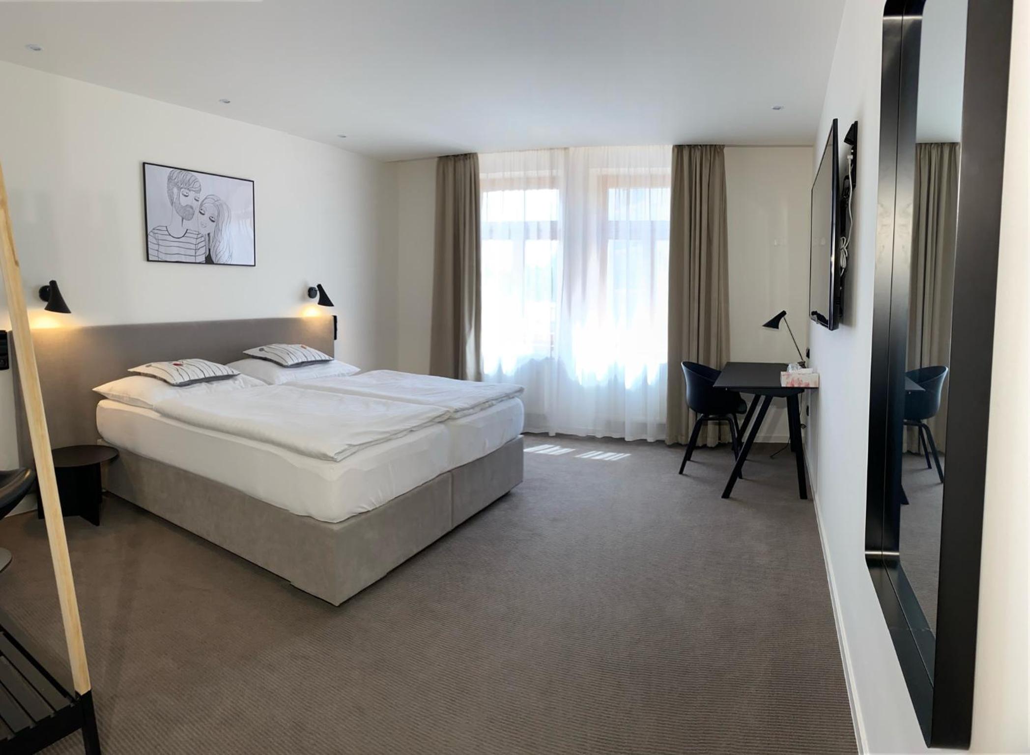 Business Double or Twin Room with Street View - Photo 9
