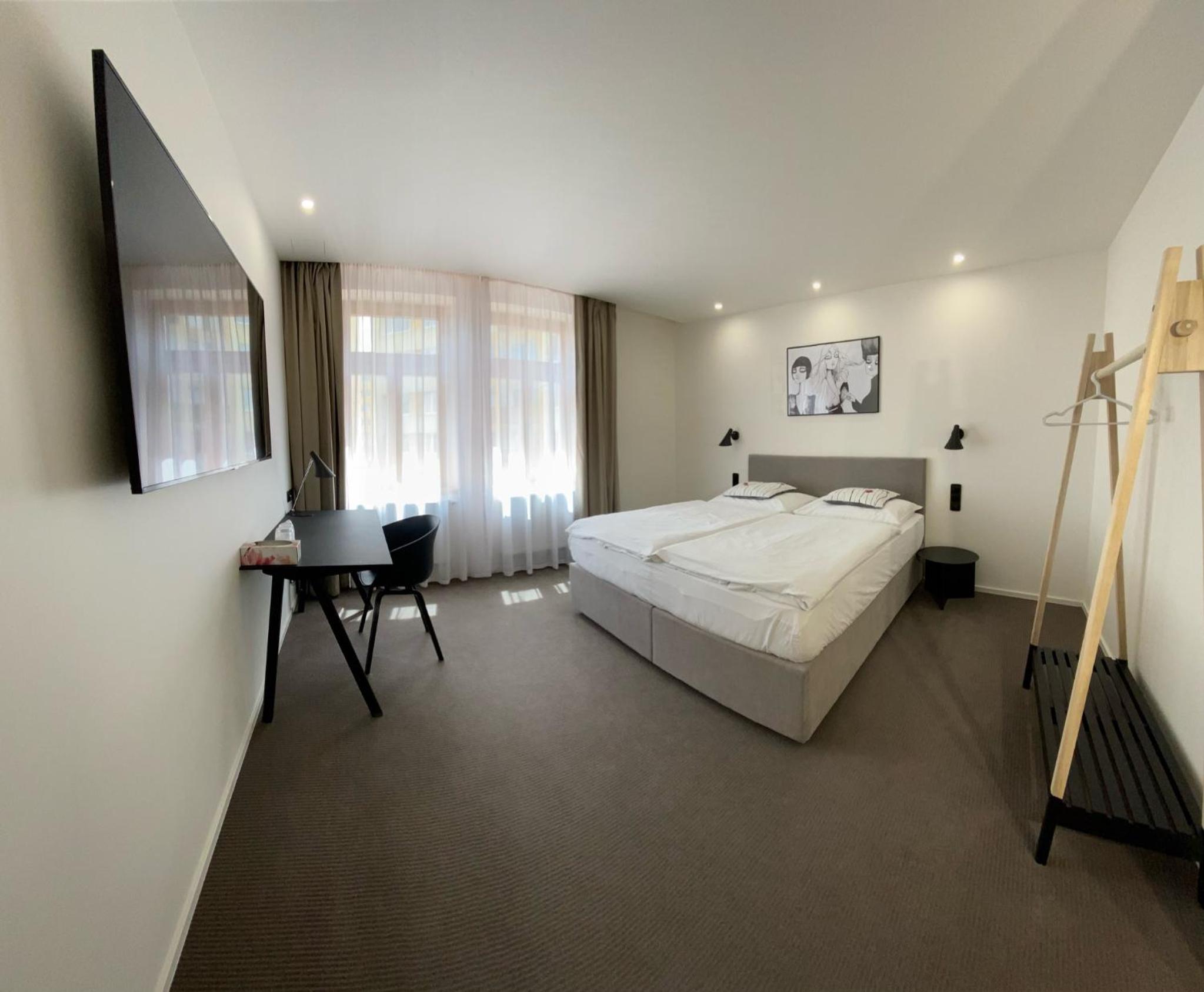 Comfort Business Double or Twin Room with Street View - Photo 23