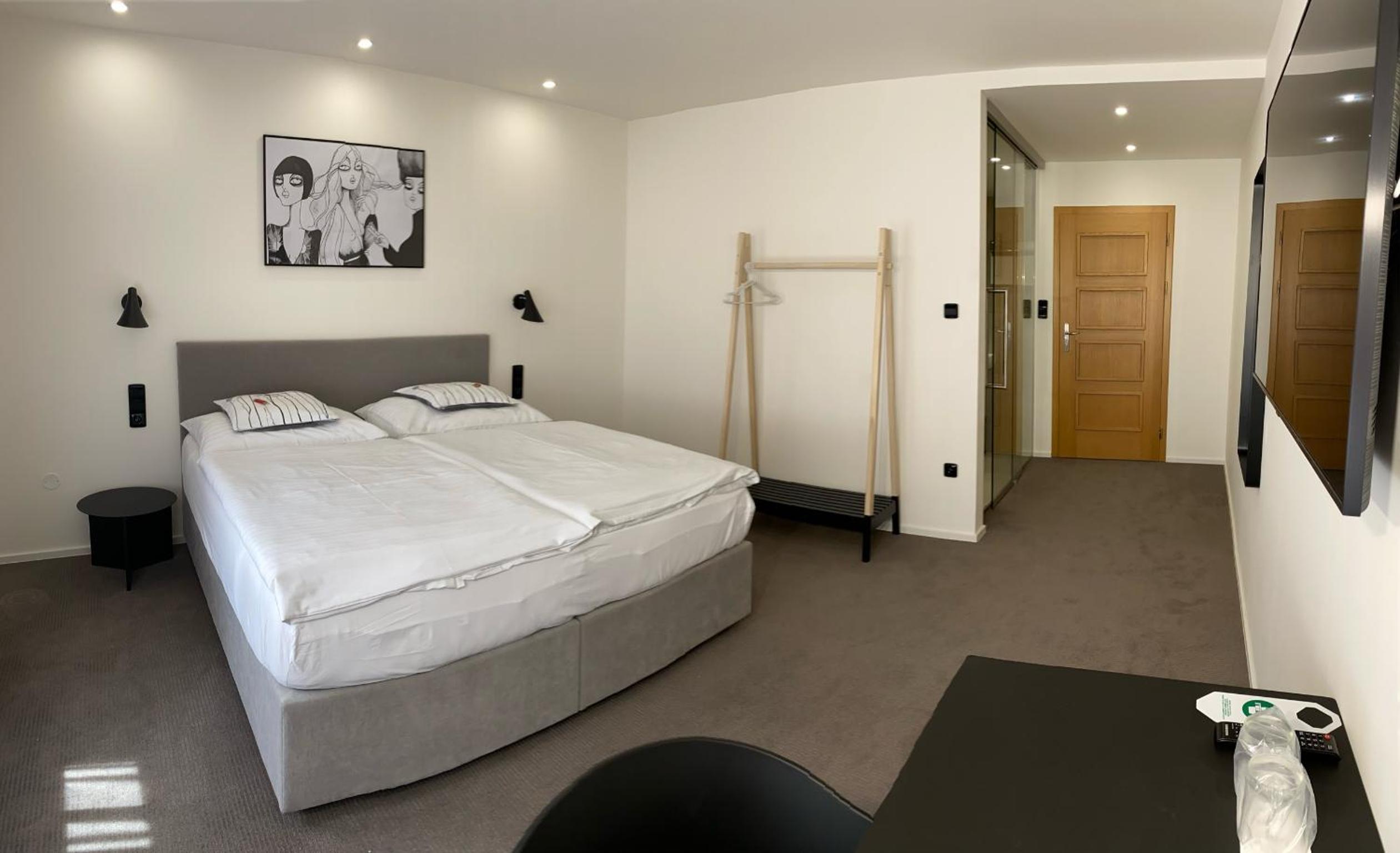 Comfort Business Double or Twin Room with Street View - Photo 26