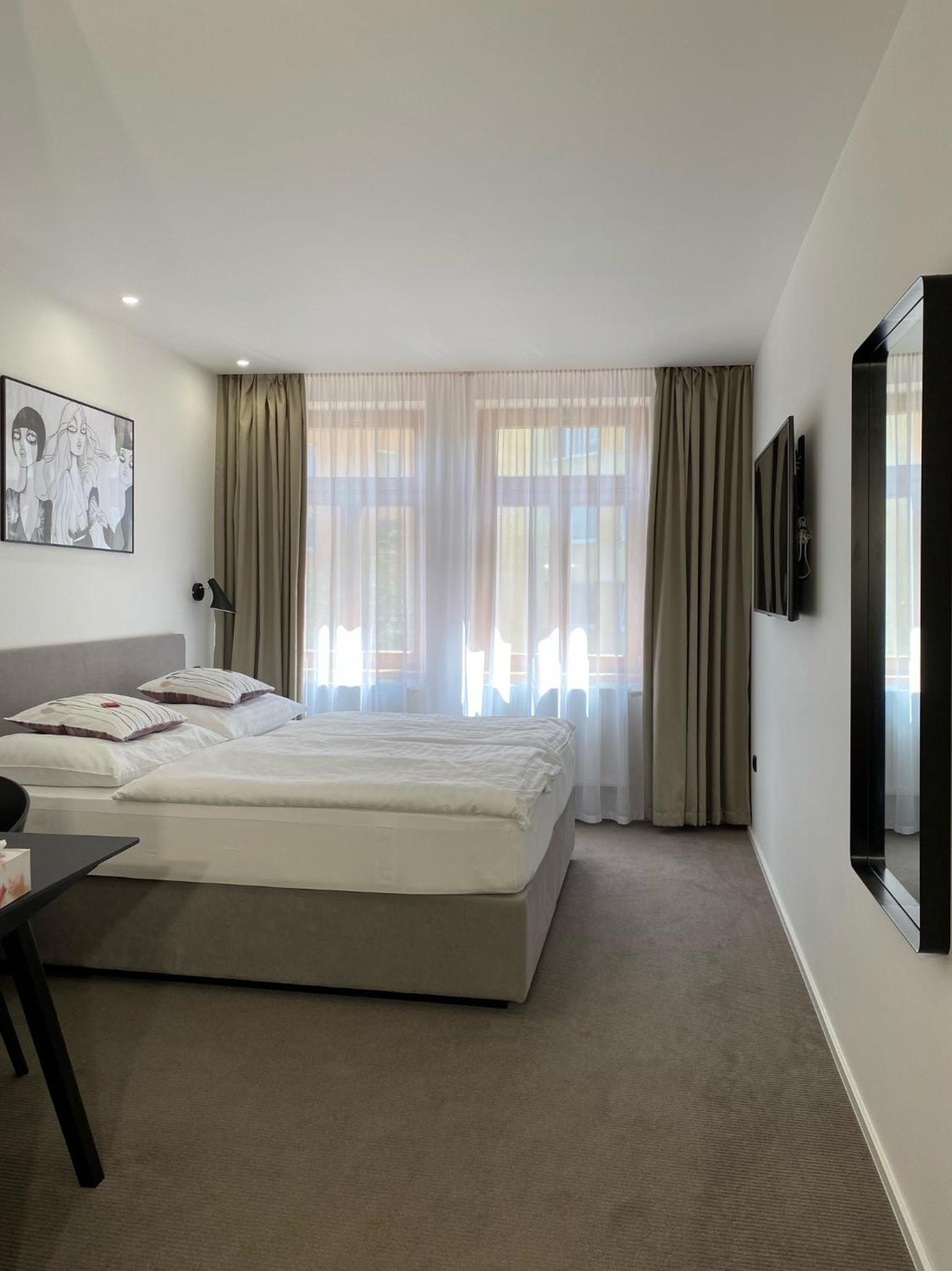 Business Double or Twin Room with Street View - Photo 39