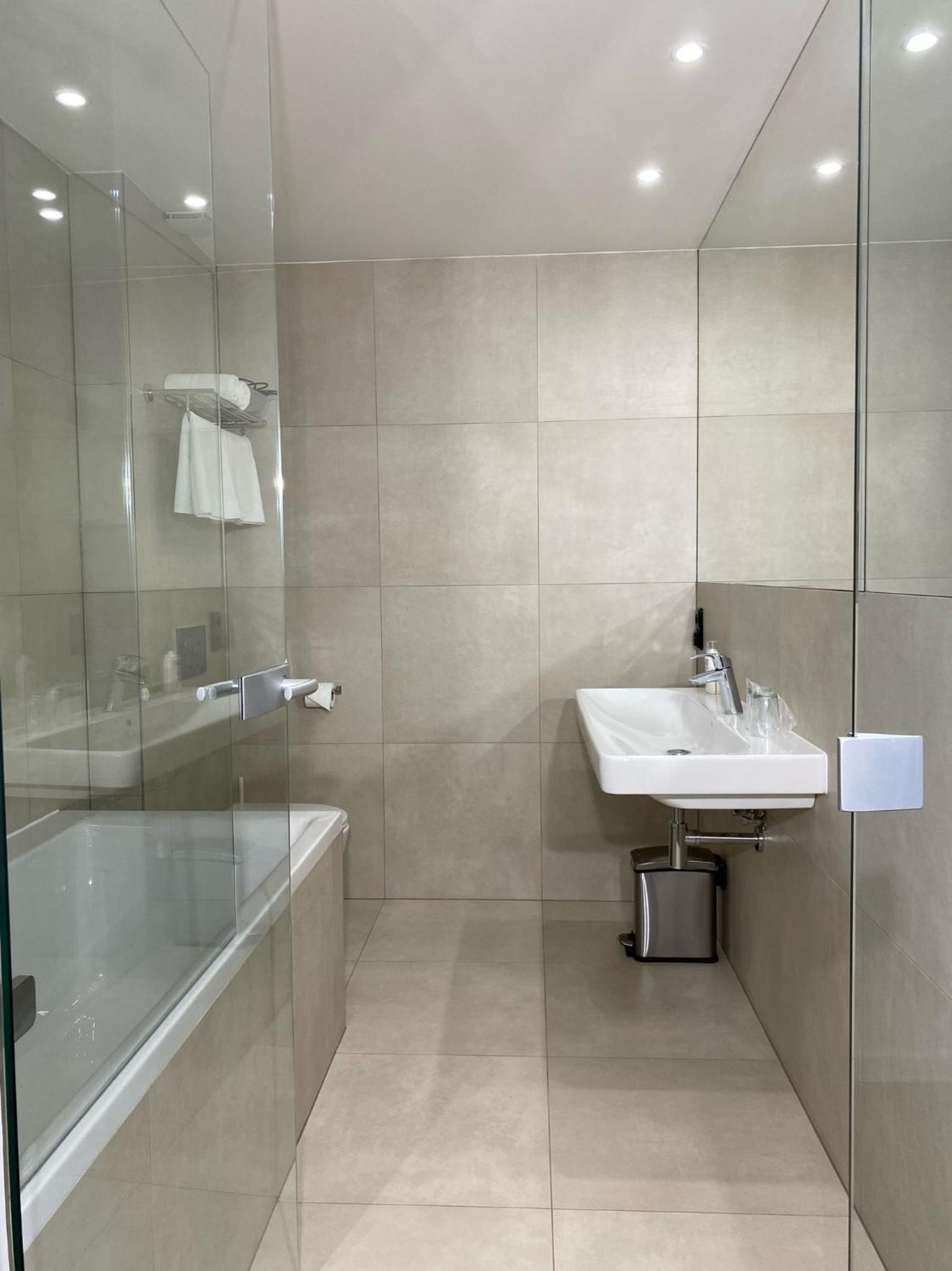 Comfort Business Double or Twin Room with Street View - Photo 27
