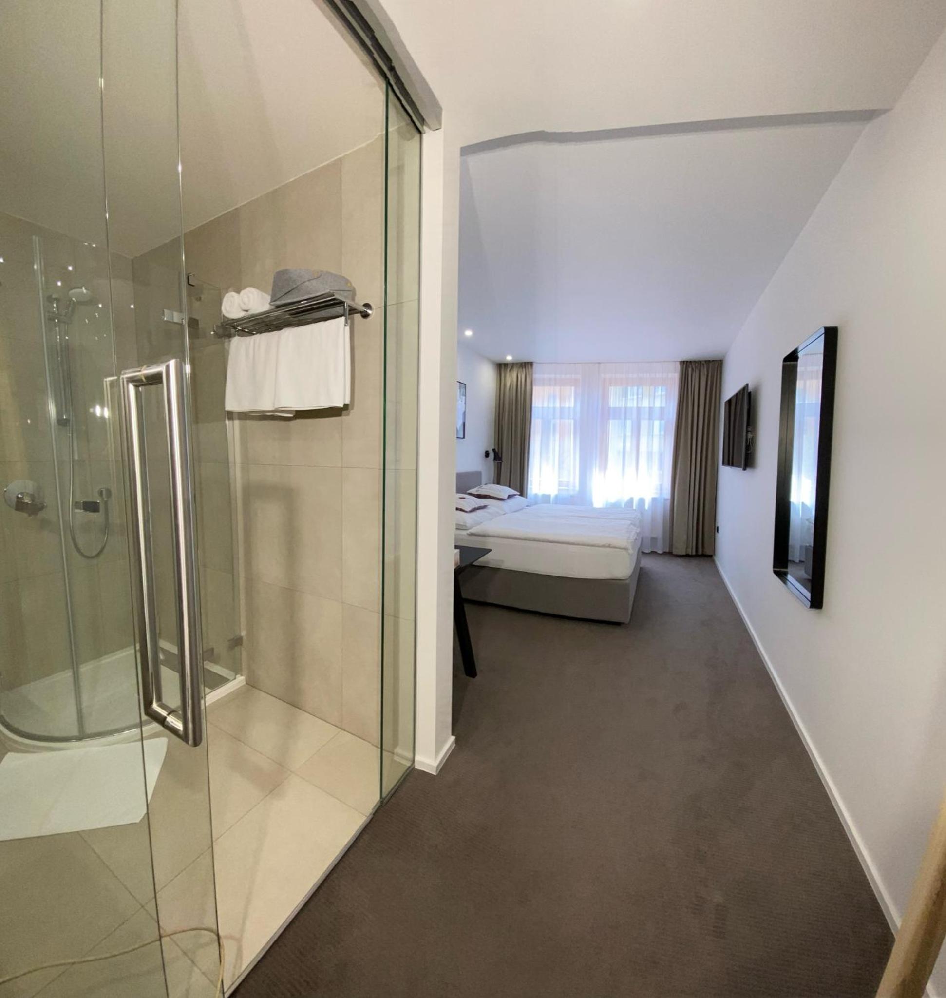 Business Double or Twin Room with Street View - Photo 36