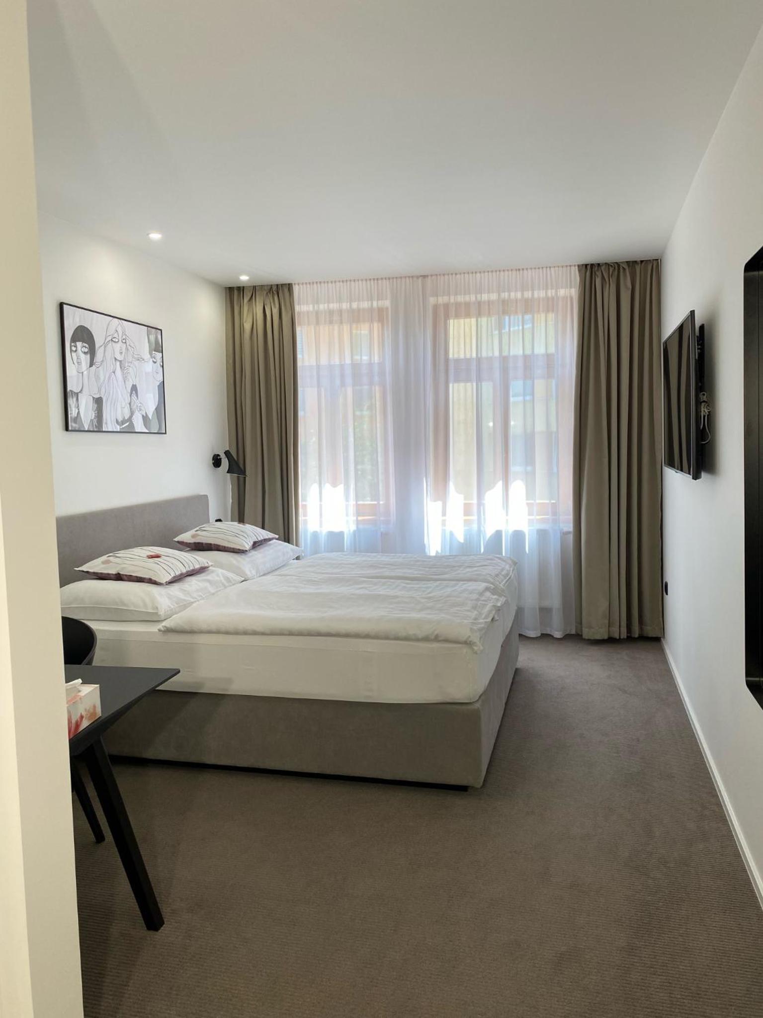 Business Double or Twin Room with Street View - Photo 34