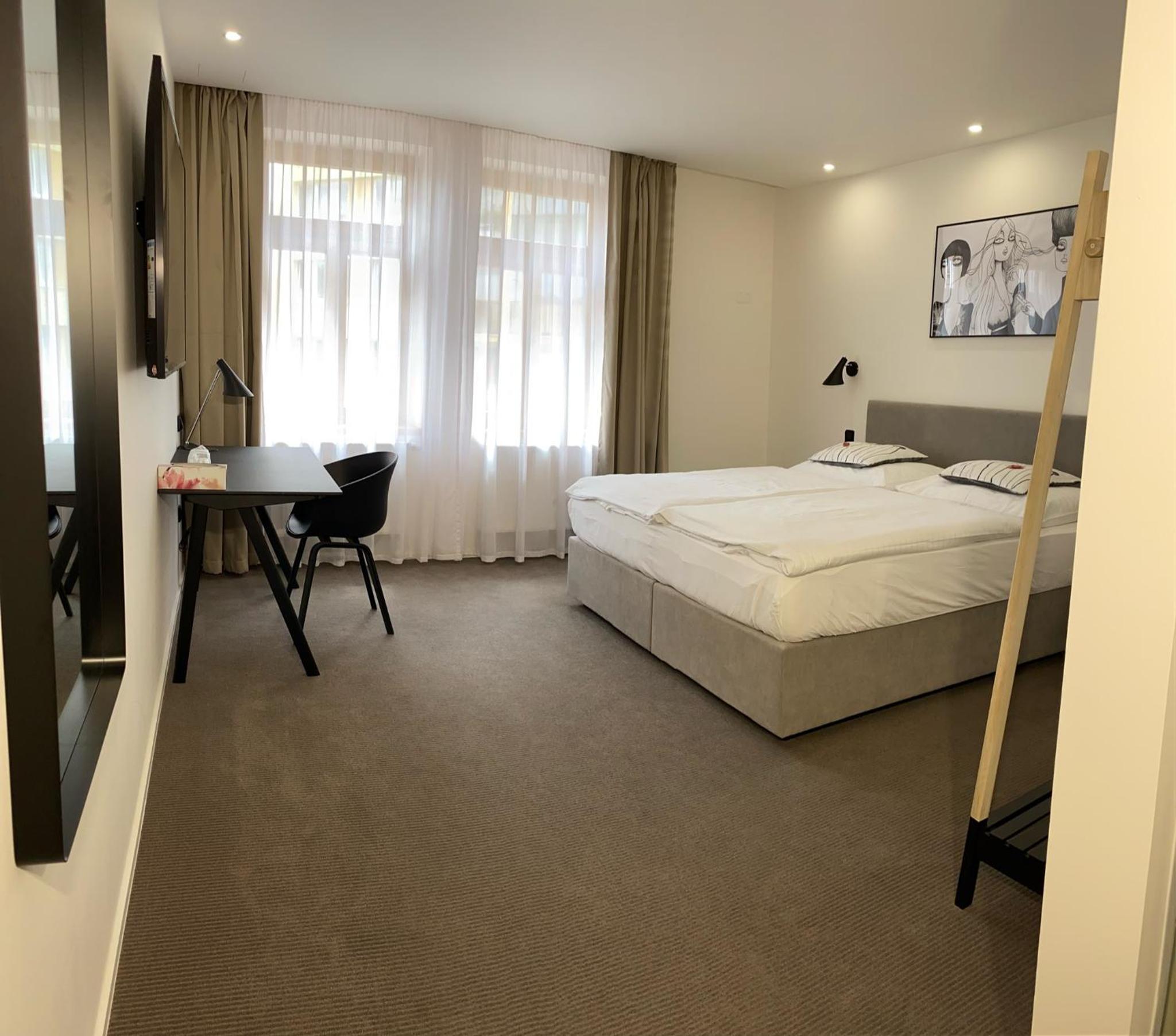 Business Double or Twin Room with Street View - Photo 29