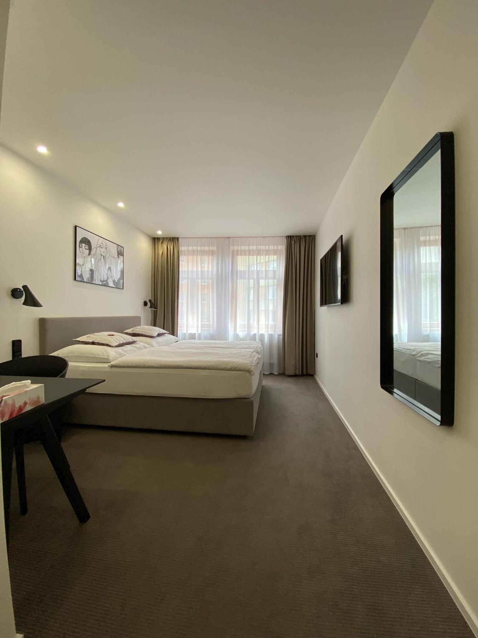 Business Double or Twin Room with Street View - Photo 28