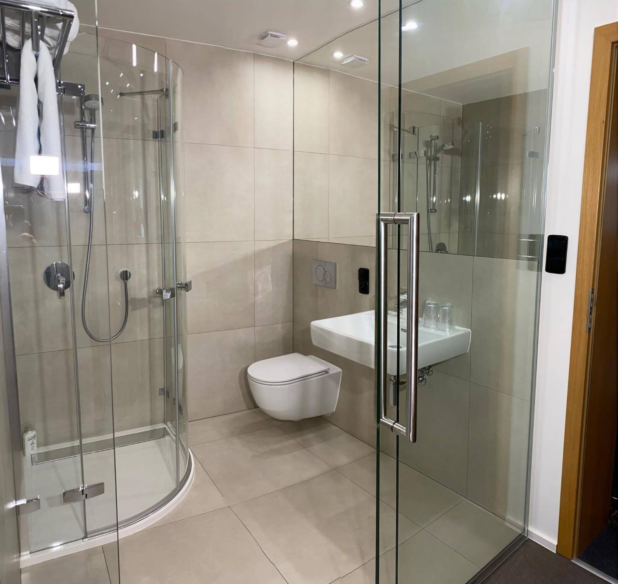 Business Double or Twin Room with Street View - Photo 25