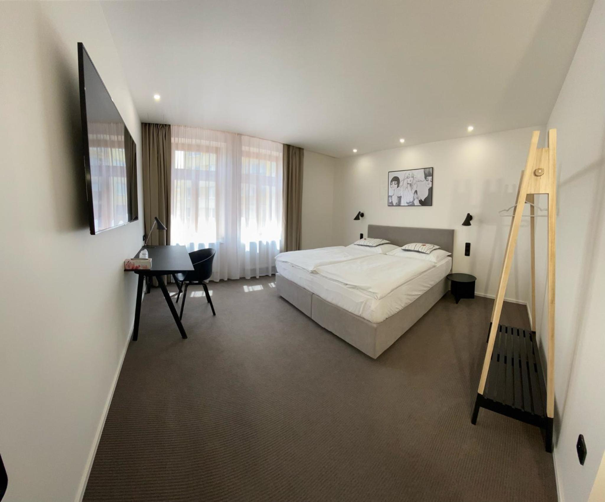 Business Double or Twin Room with Street View - Photo 21