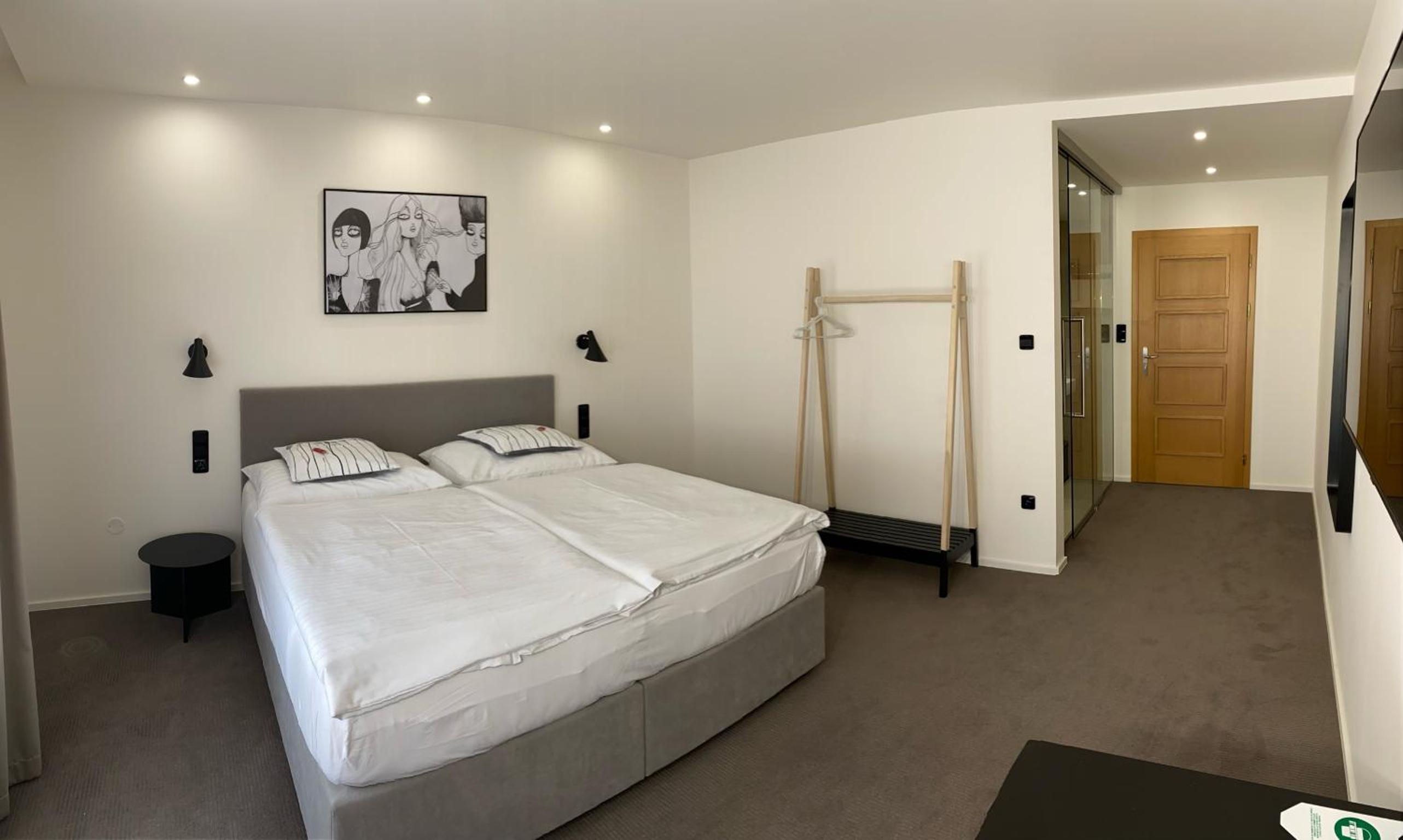 Business Double or Twin Room with Street View - Photo 20