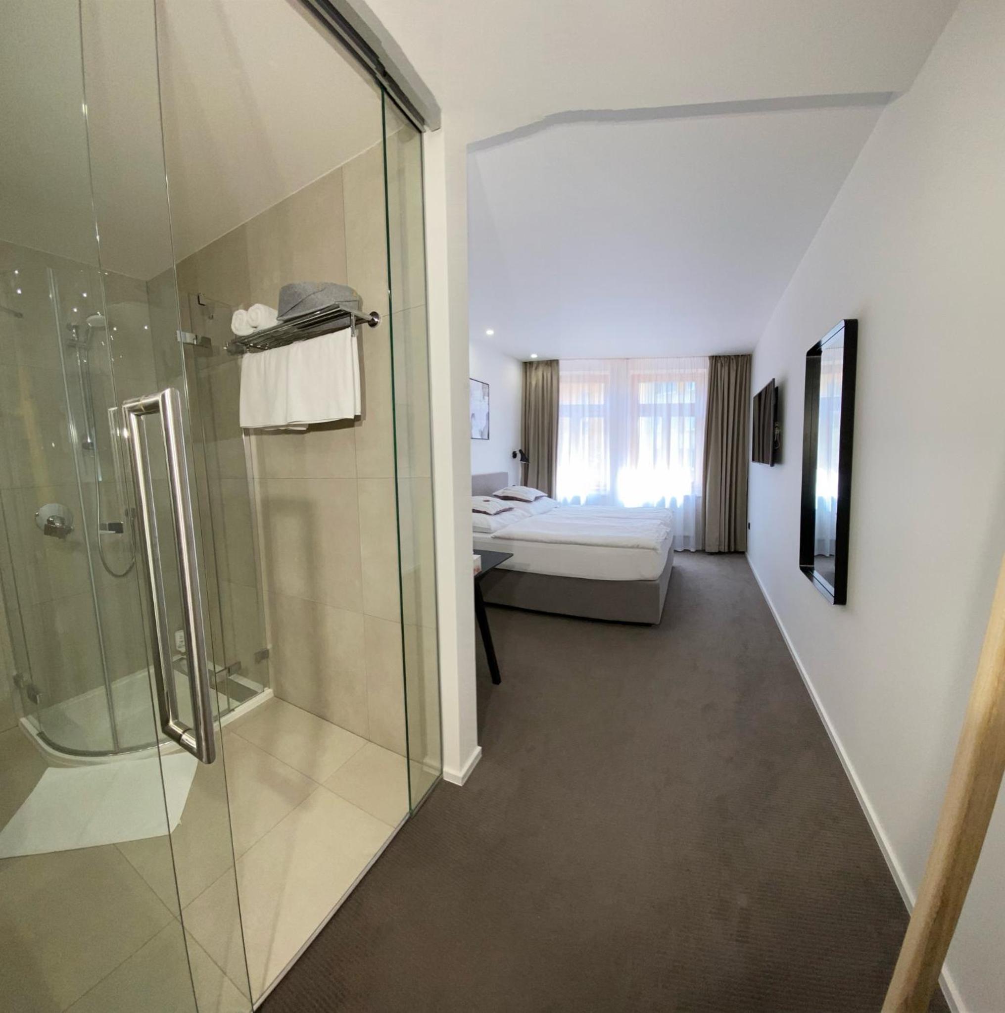 Business Double or Twin Room with Street View - Photo 19