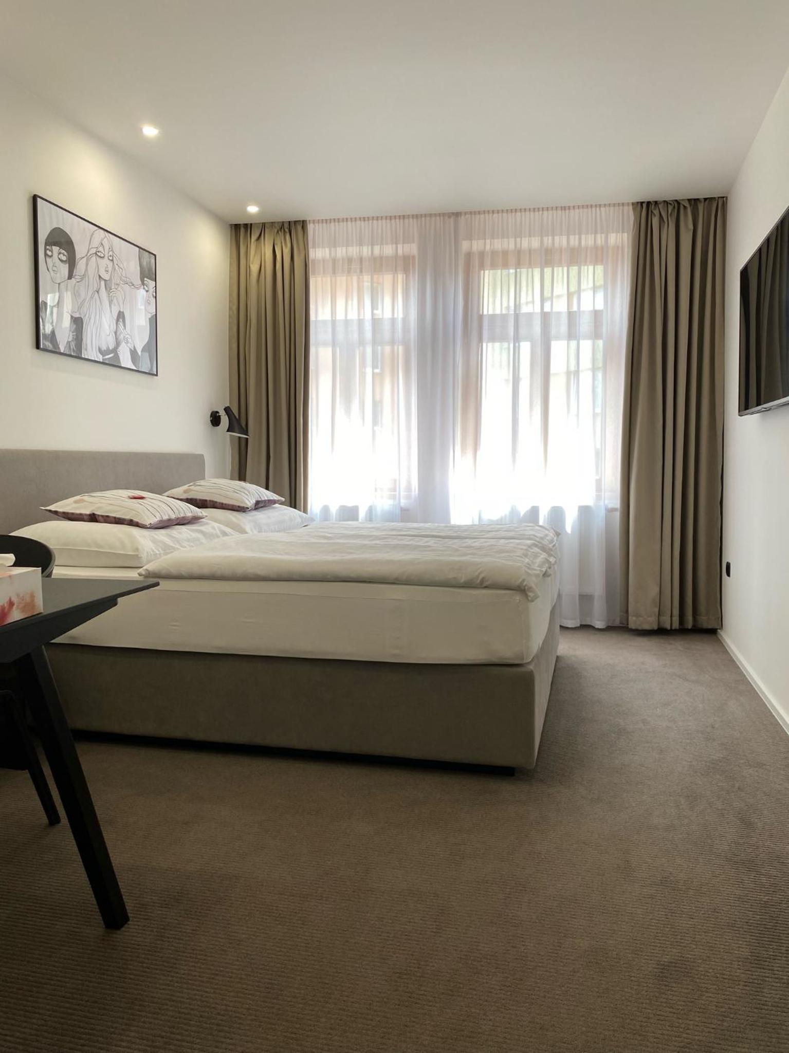 Business Double or Twin Room with Street View - Photo 18