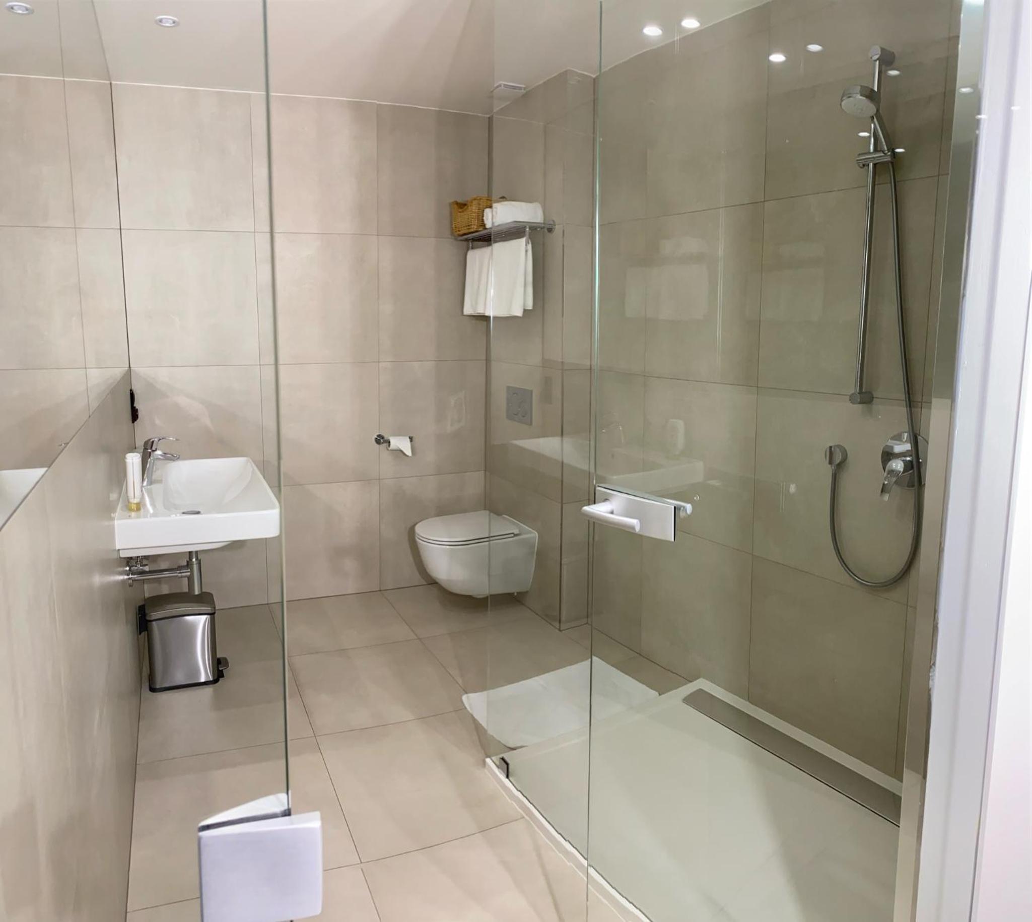 Comfort Business Double Room with Courtyard View - Photo 4