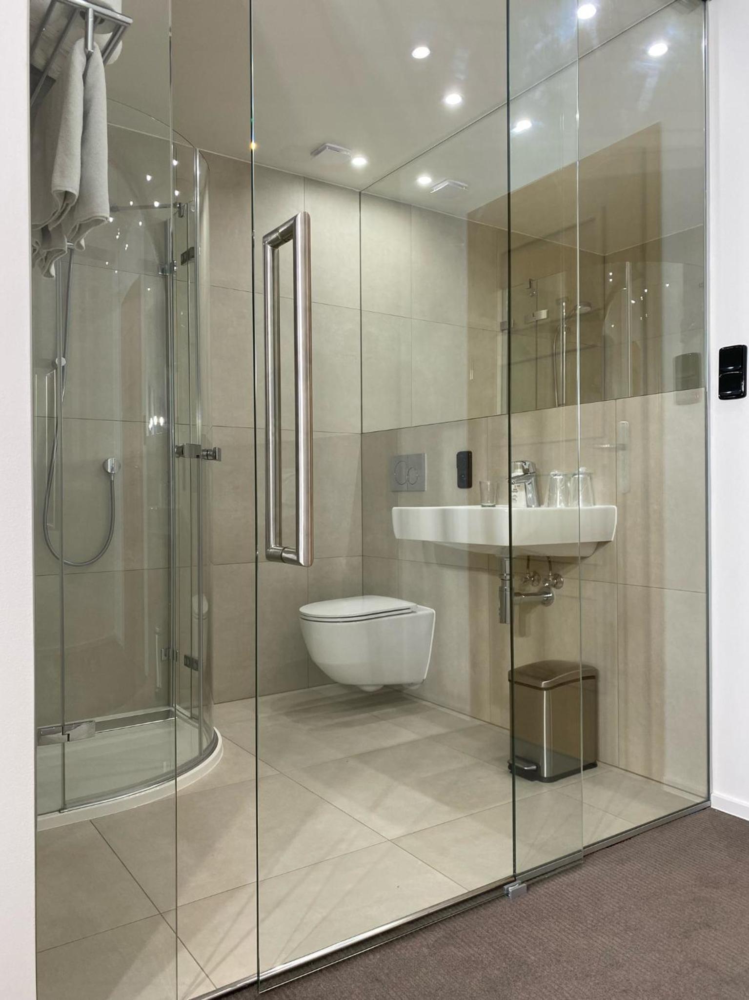 Business Double or Twin Room with Street View - Photo 17
