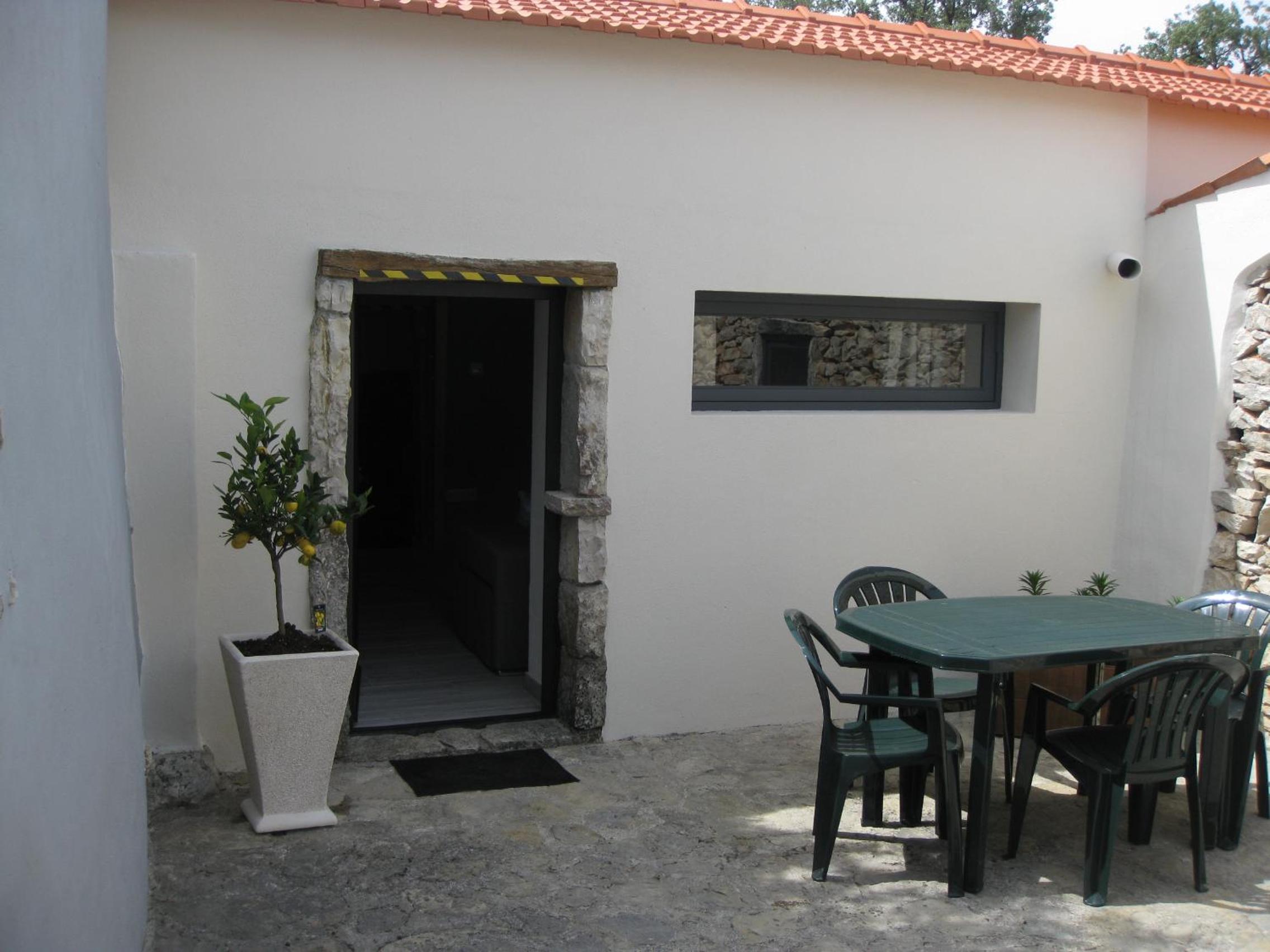 One-Bedroom House - Photo 27