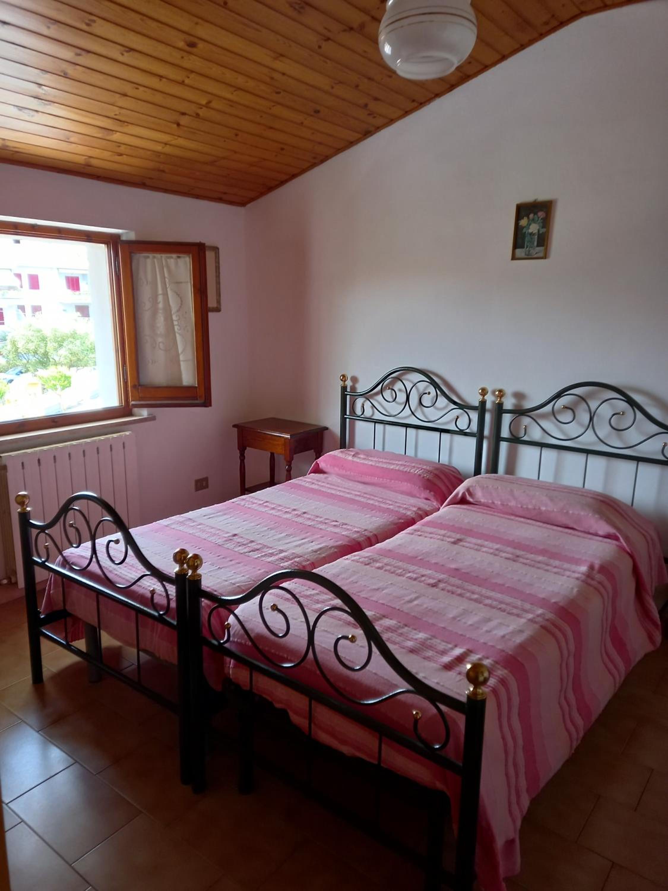 Twin Room with Private External Bathroom photo 3