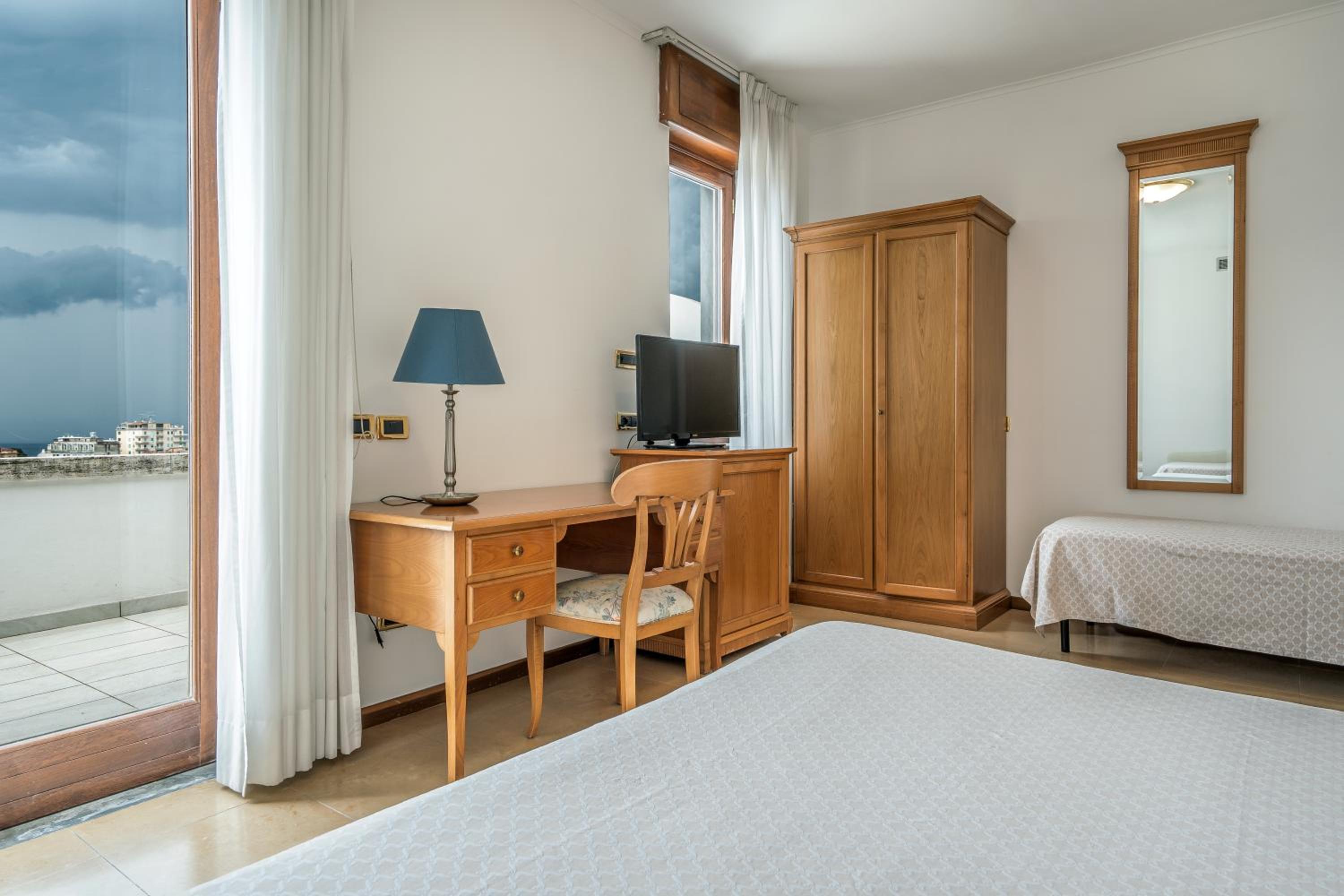 Superior Double Room with Terrace - Photo 15