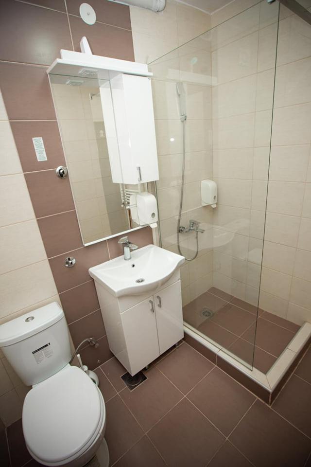 Double or Twin Room - Photo 8