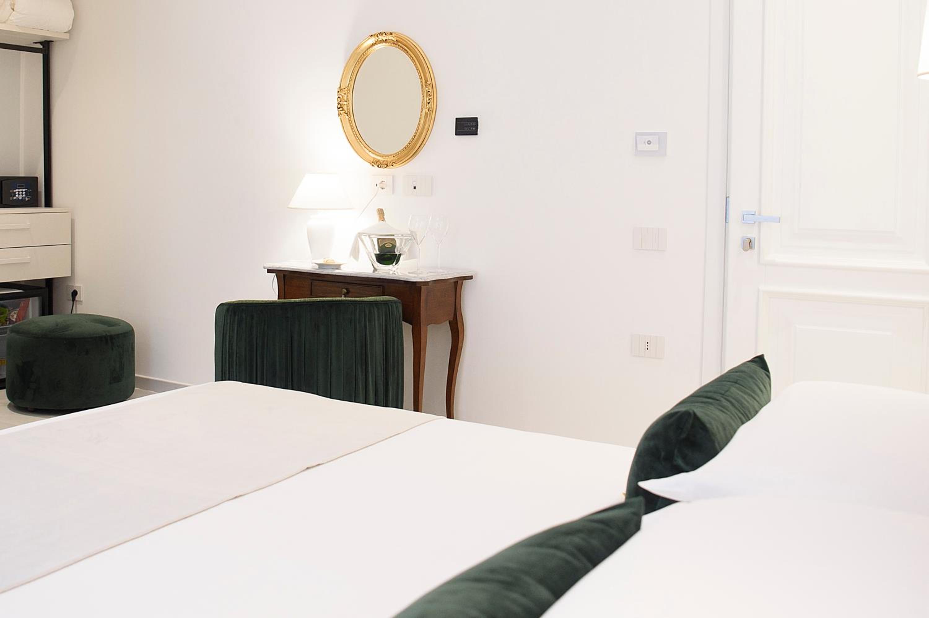 Deluxe Double Room with Balcony - Photo 1