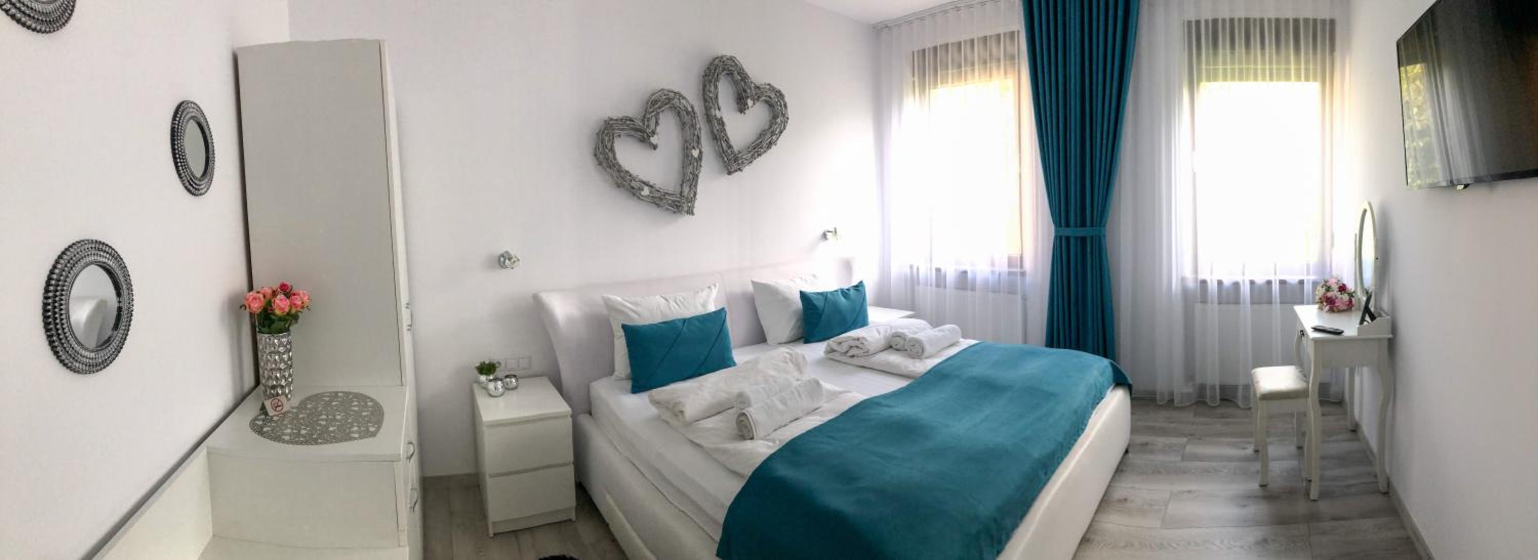 One-Bedroom Apartment - Photo 1