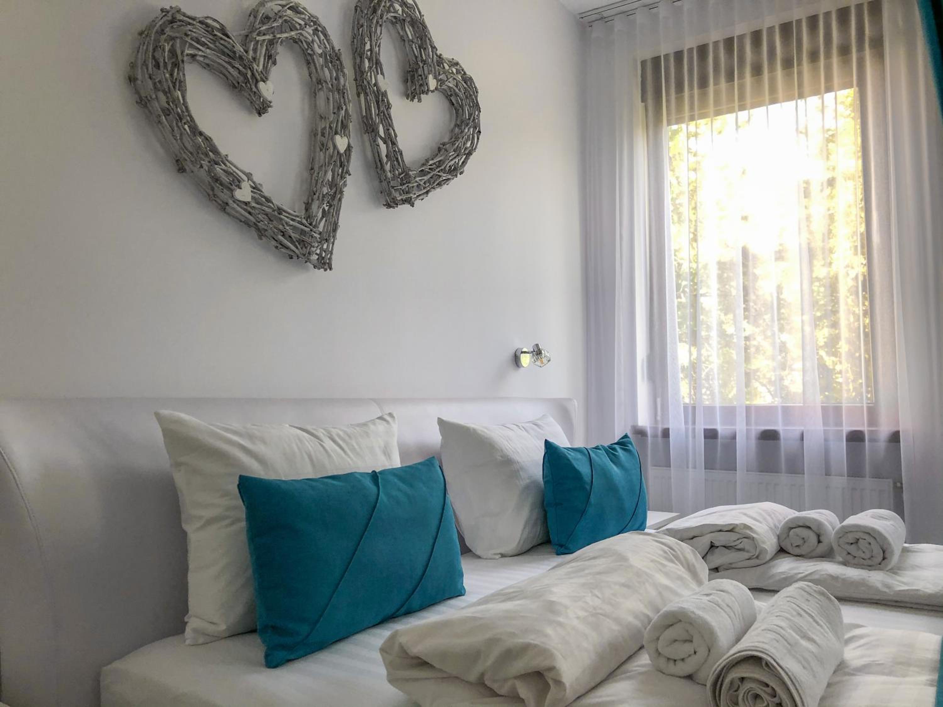 One-Bedroom Apartment - Photo 11