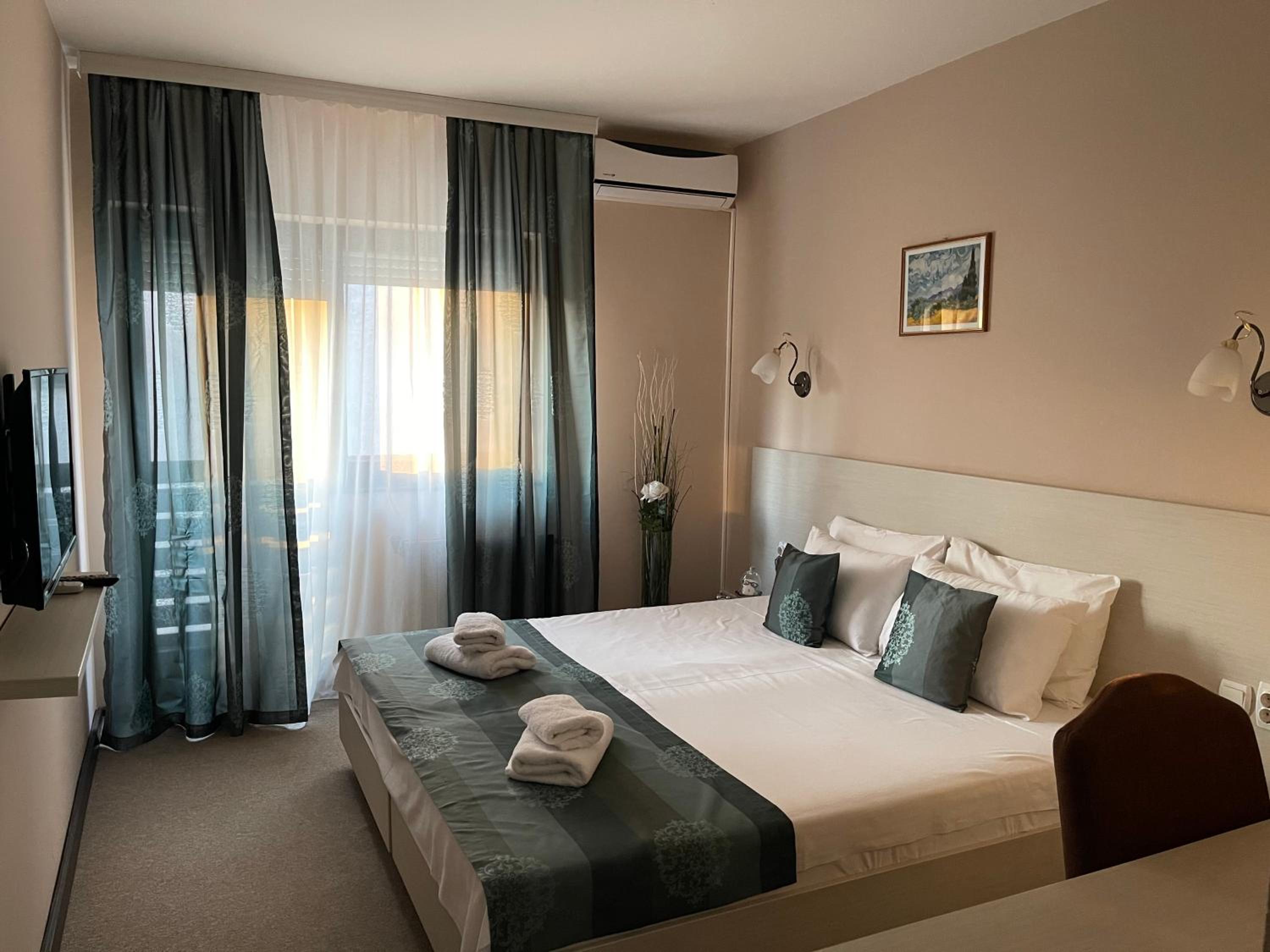 Double or Twin Room - Photo 2