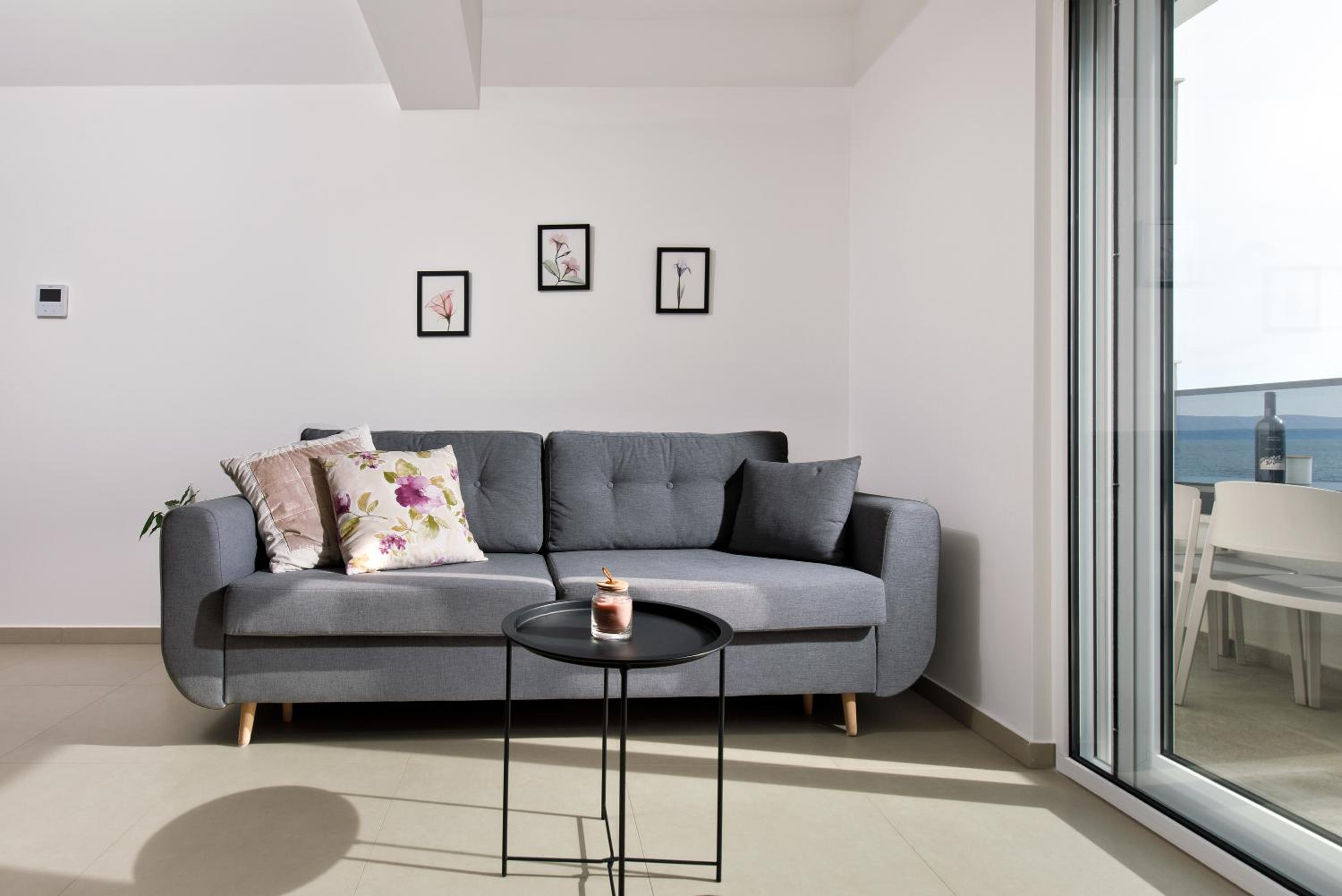 Apartment with Sea View (2nd Floor)