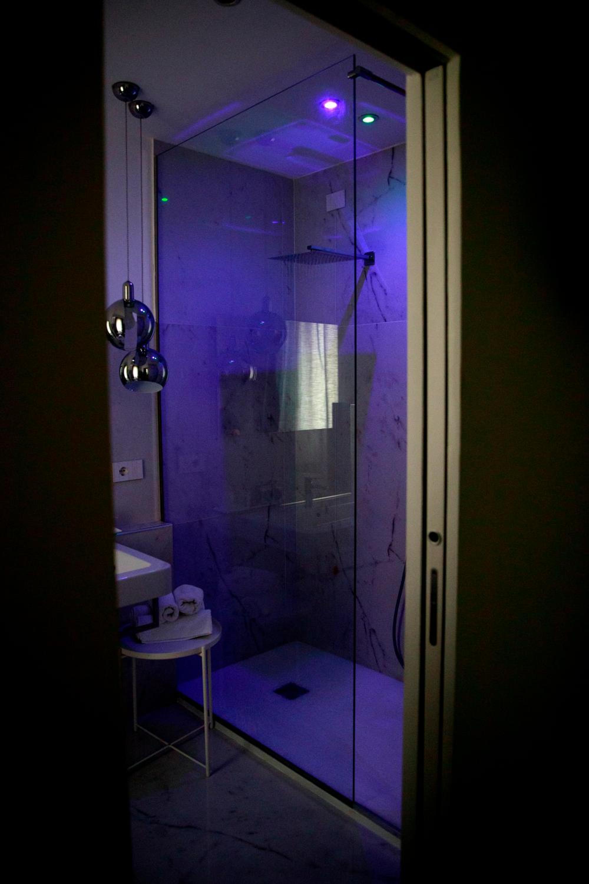 Deluxe Double Room with Balcony and Sea View - Photo 2