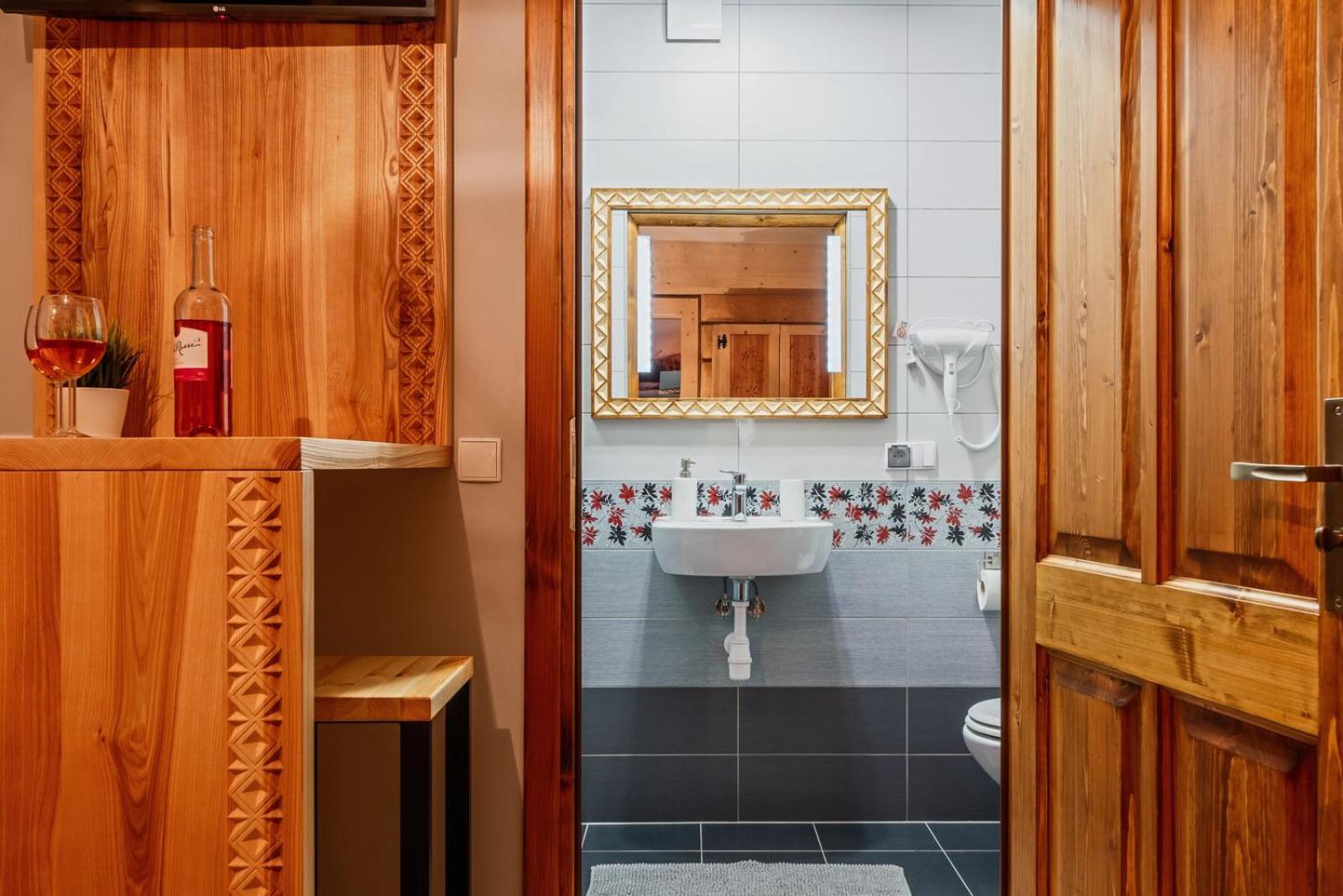 Double Room with Private Bathroom - Photo 4