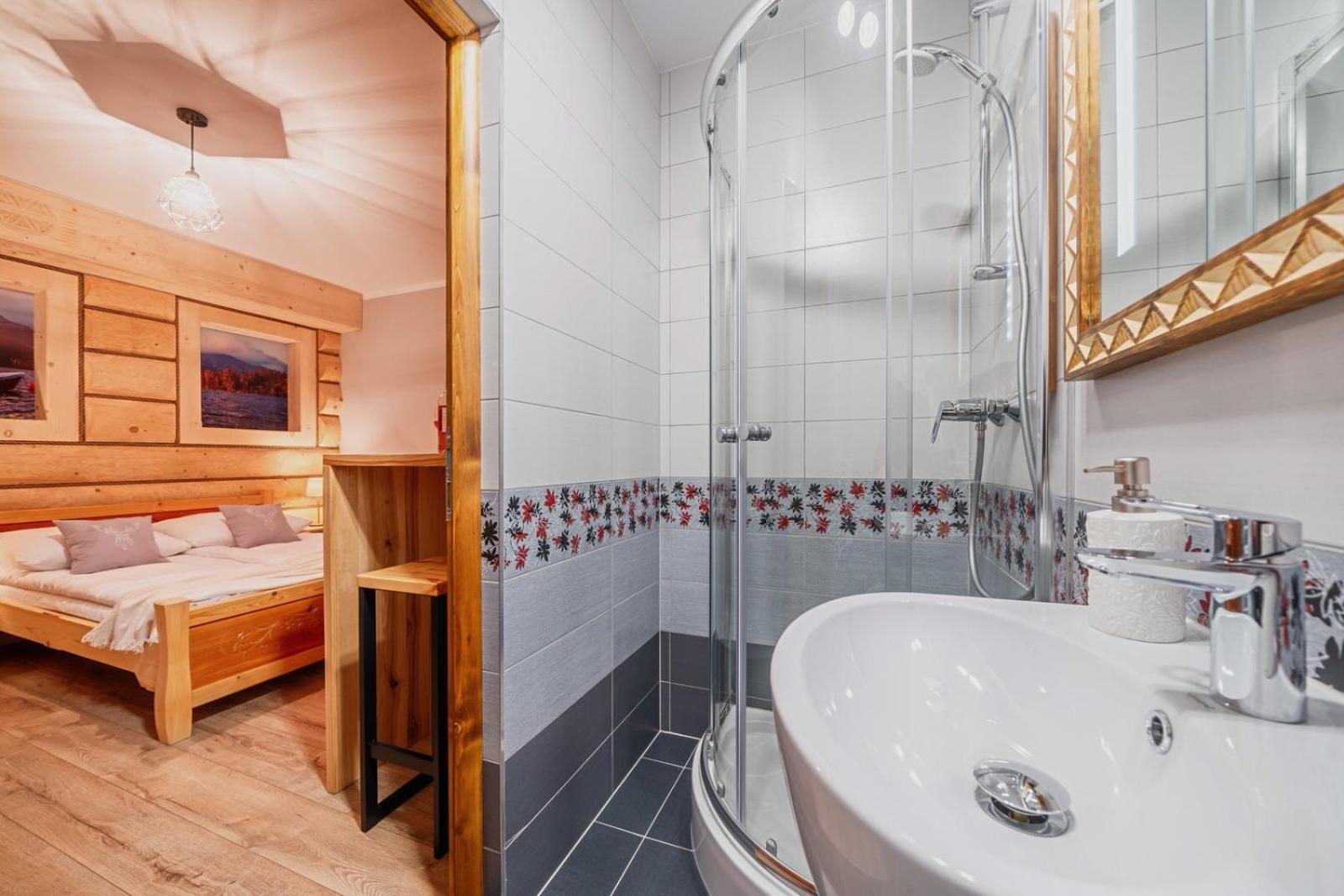 Double Room with Private Bathroom - Photo 3
