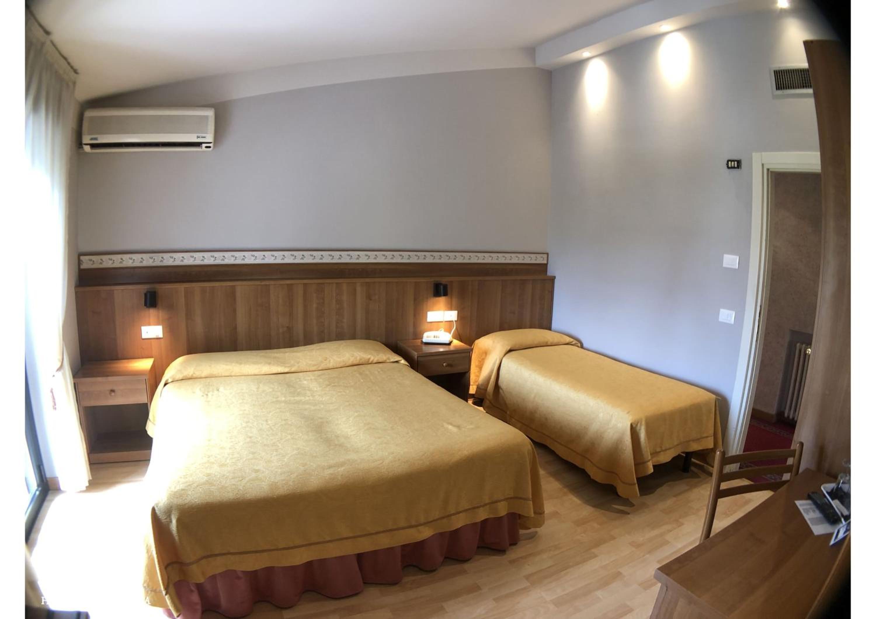 Economy Double Room - Photo 3