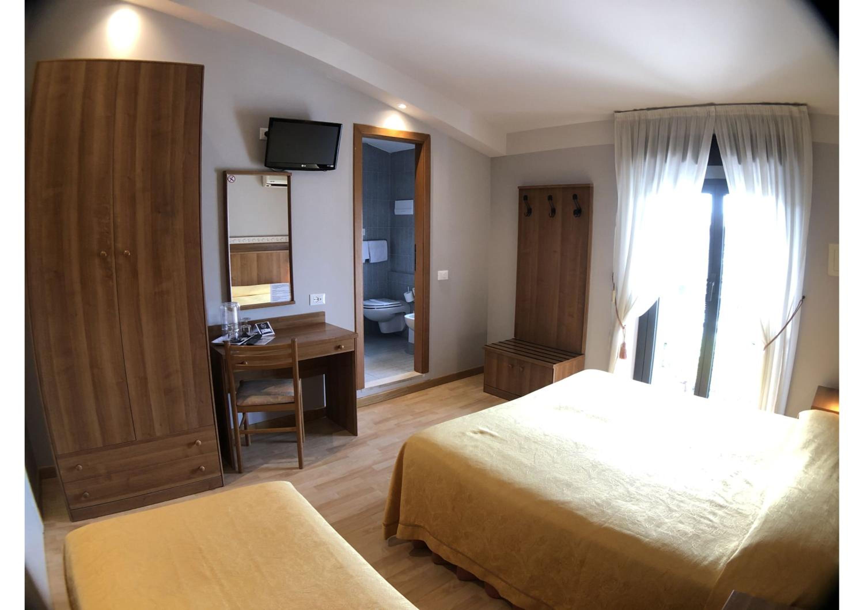 Economy Double Room - Photo 4