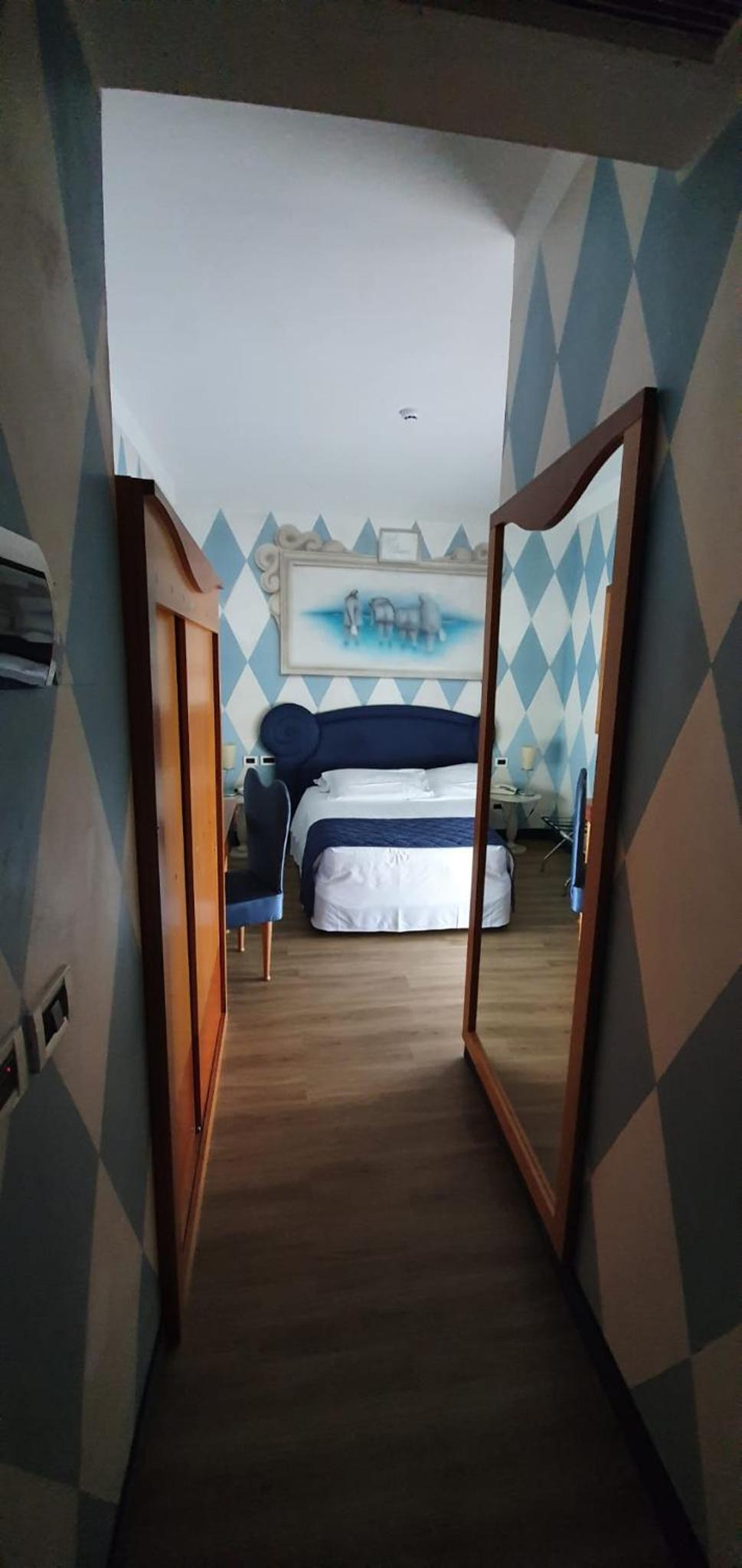 Standard Double Room - Photo 7
