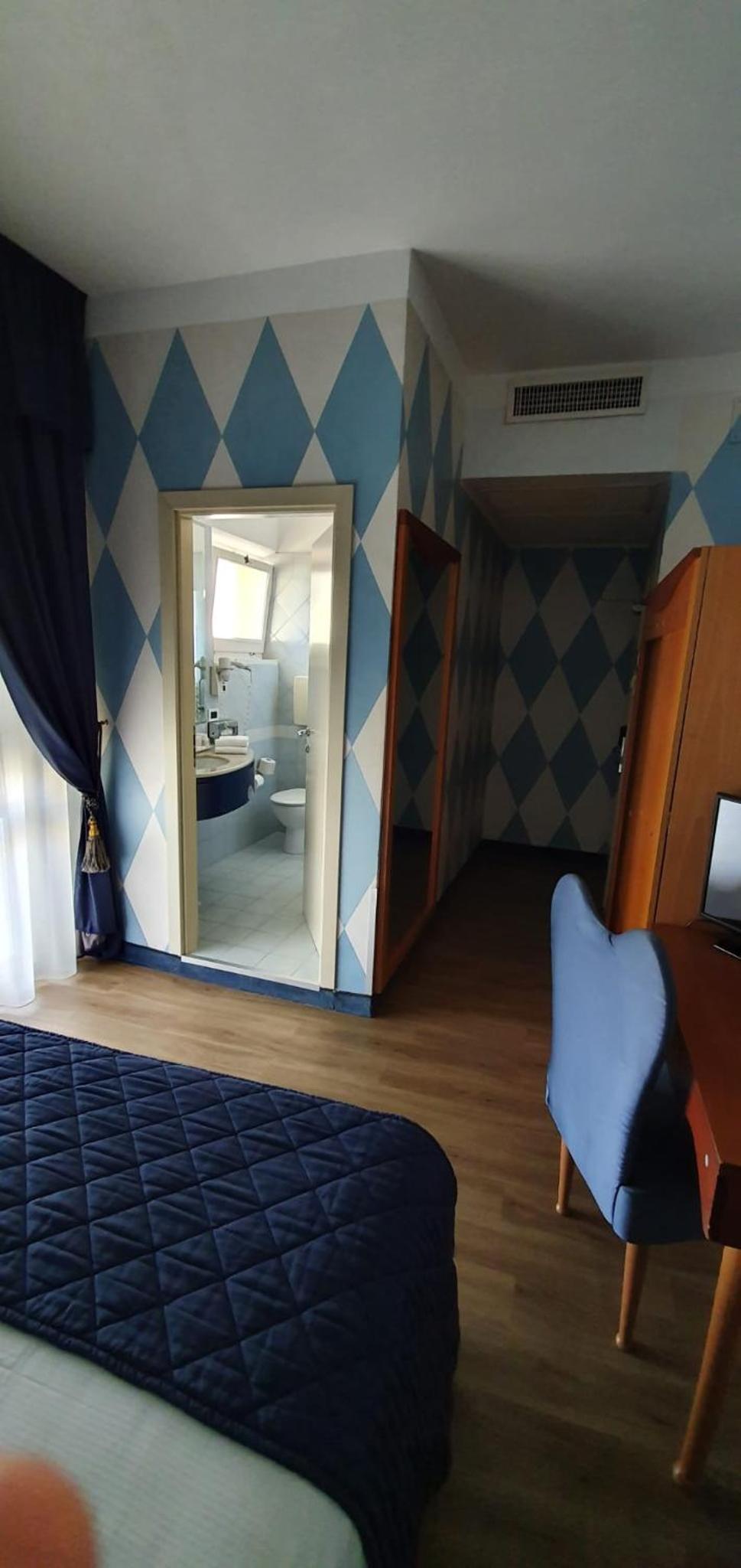 Standard Double Room - Photo 6