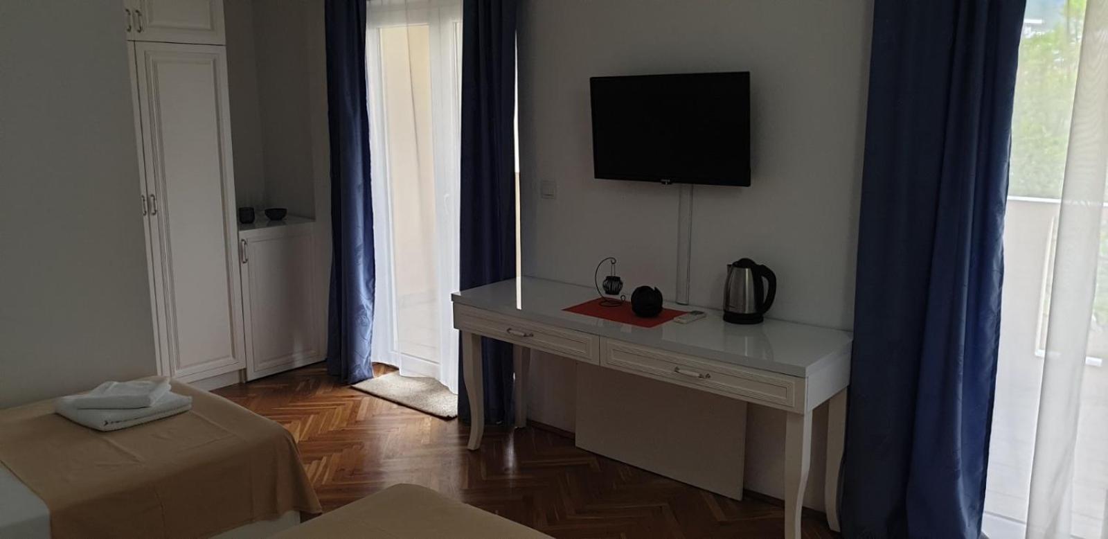 Double or Twin Room with Garden View photo 3