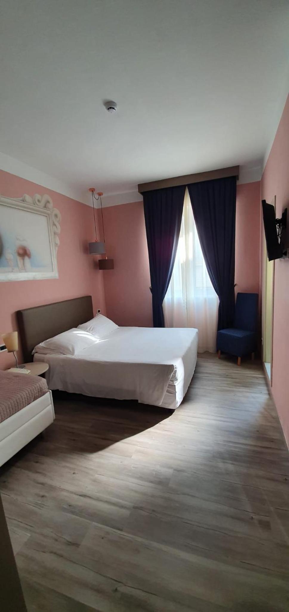 Standard Triple Room - Photo 8