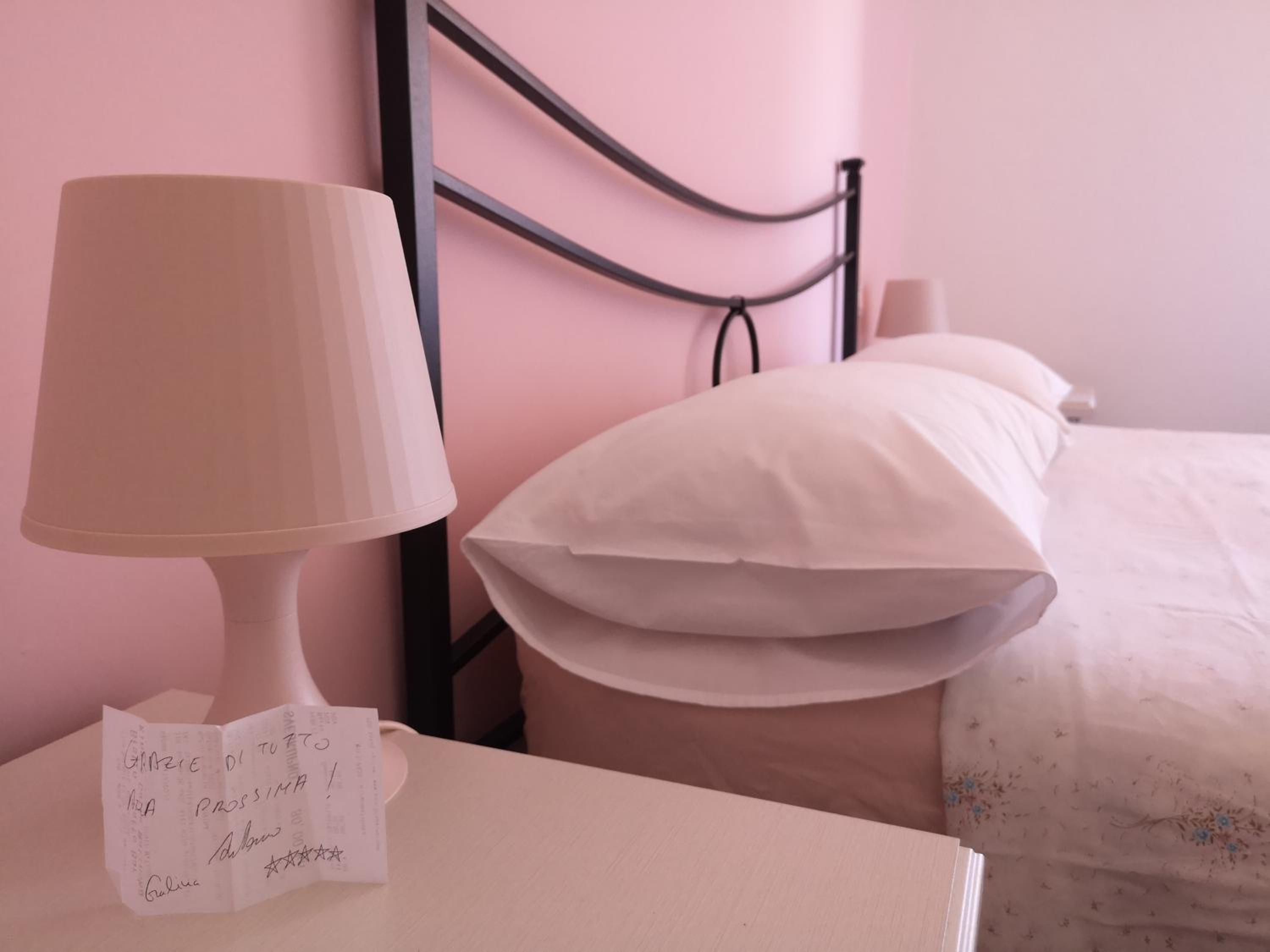Double Room with Private Bathroom - Photo 2