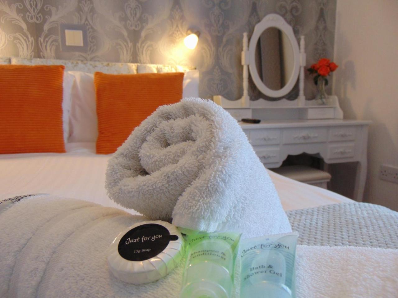 Double Room With Private Bathroom photo 2