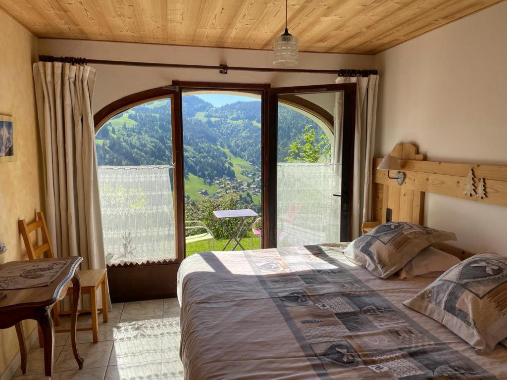 Double or Twin Room with Mountain View photo 2