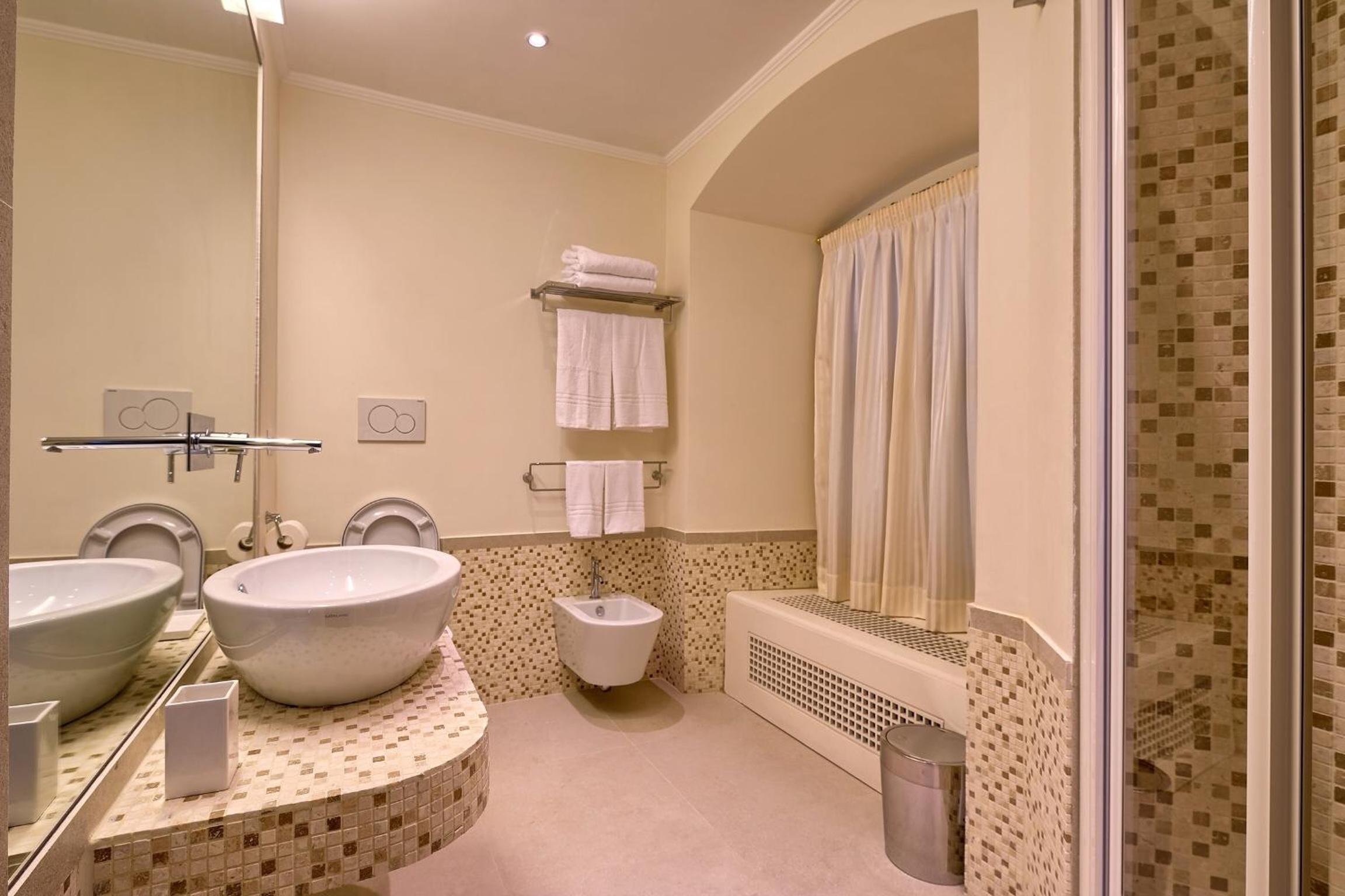 Large Double Room photo 2