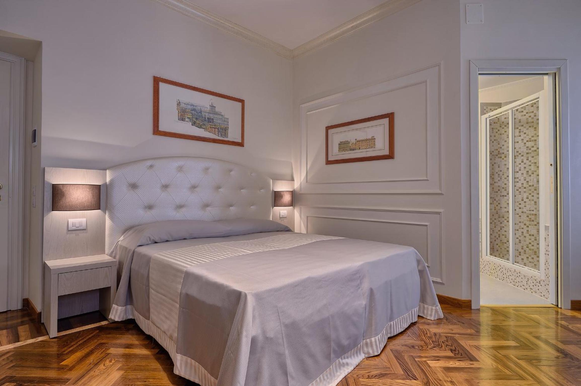 Large Double Room photo 1