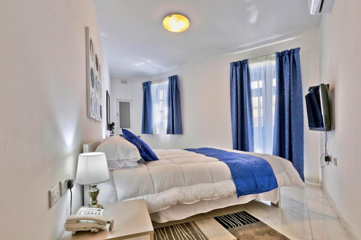 Double Room with Traditional Maltese Balcony Side Sea View
