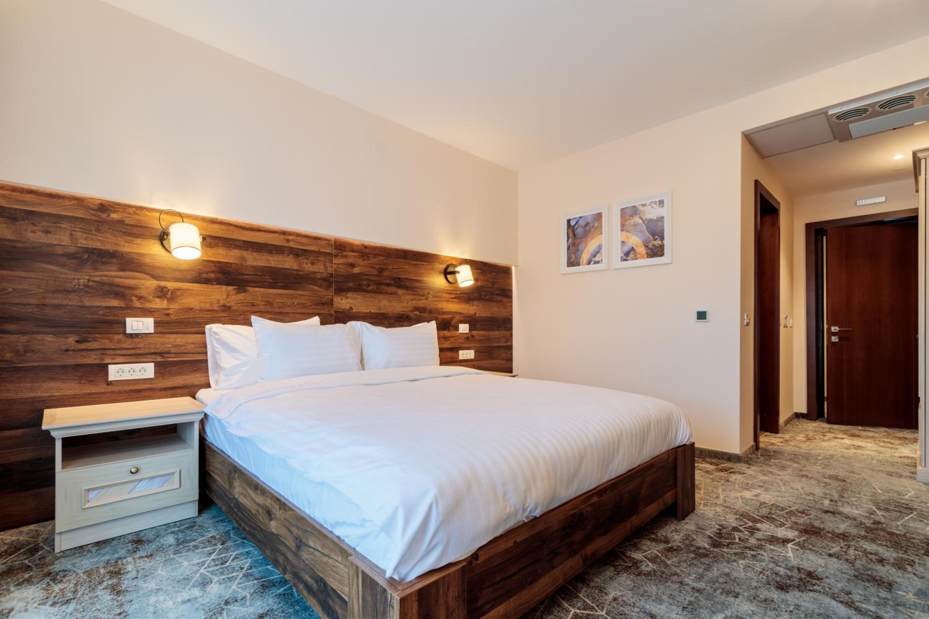 Standard King Room - Photo 2
