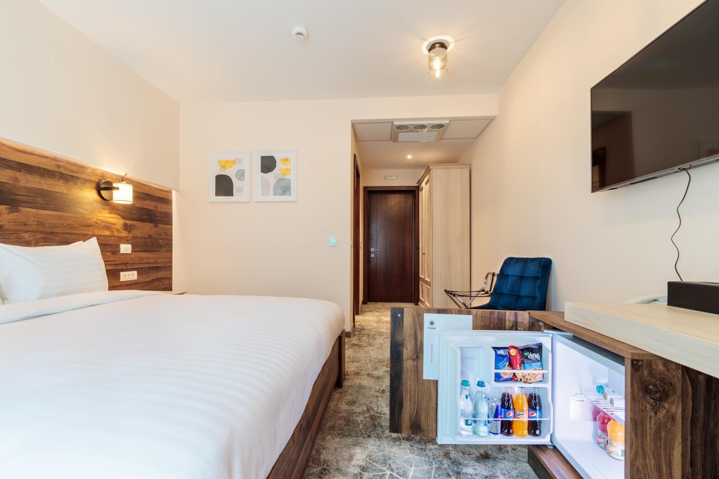Standard King Room - Photo 4