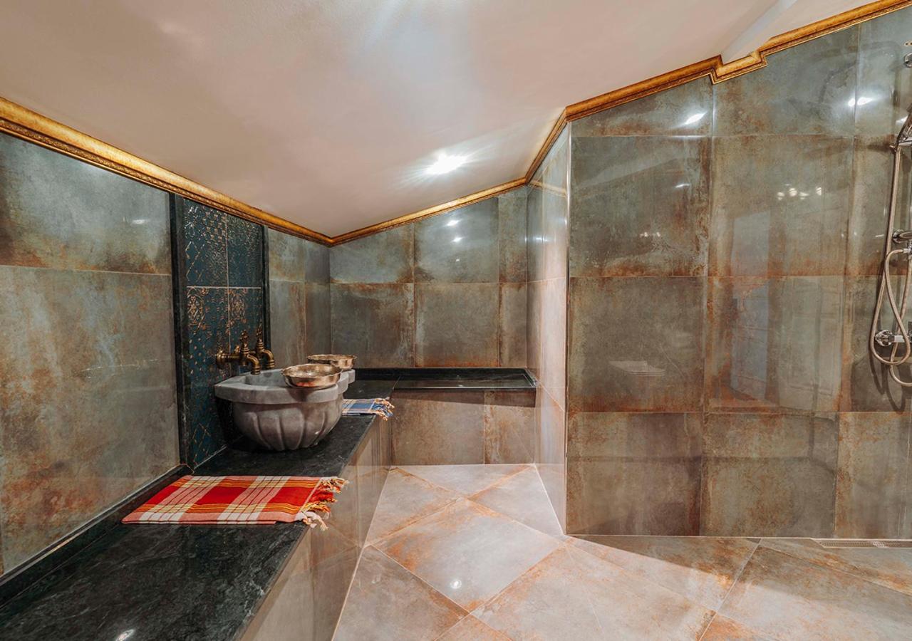 Honeymoon Suite photo 3
