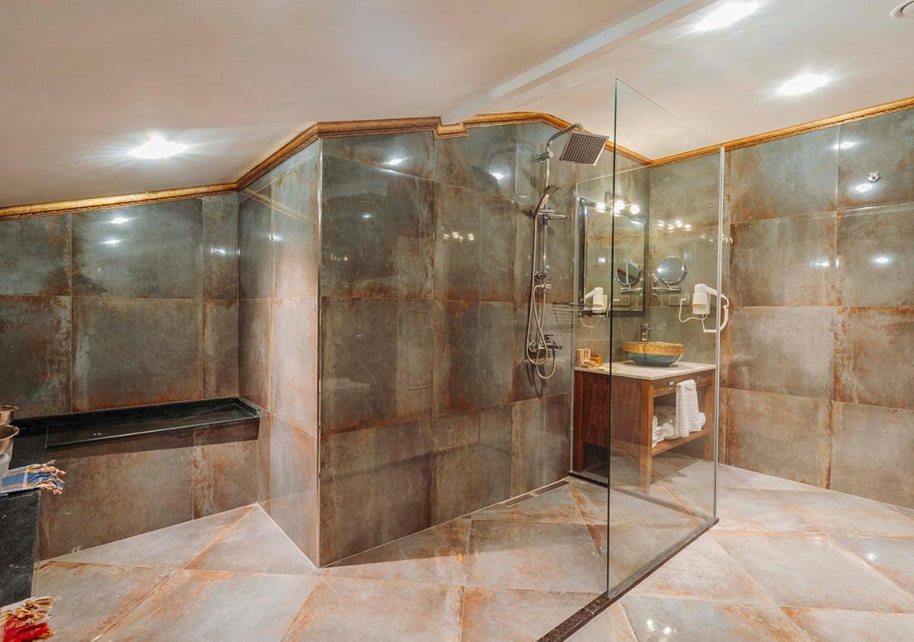 Honeymoon Suite photo 2