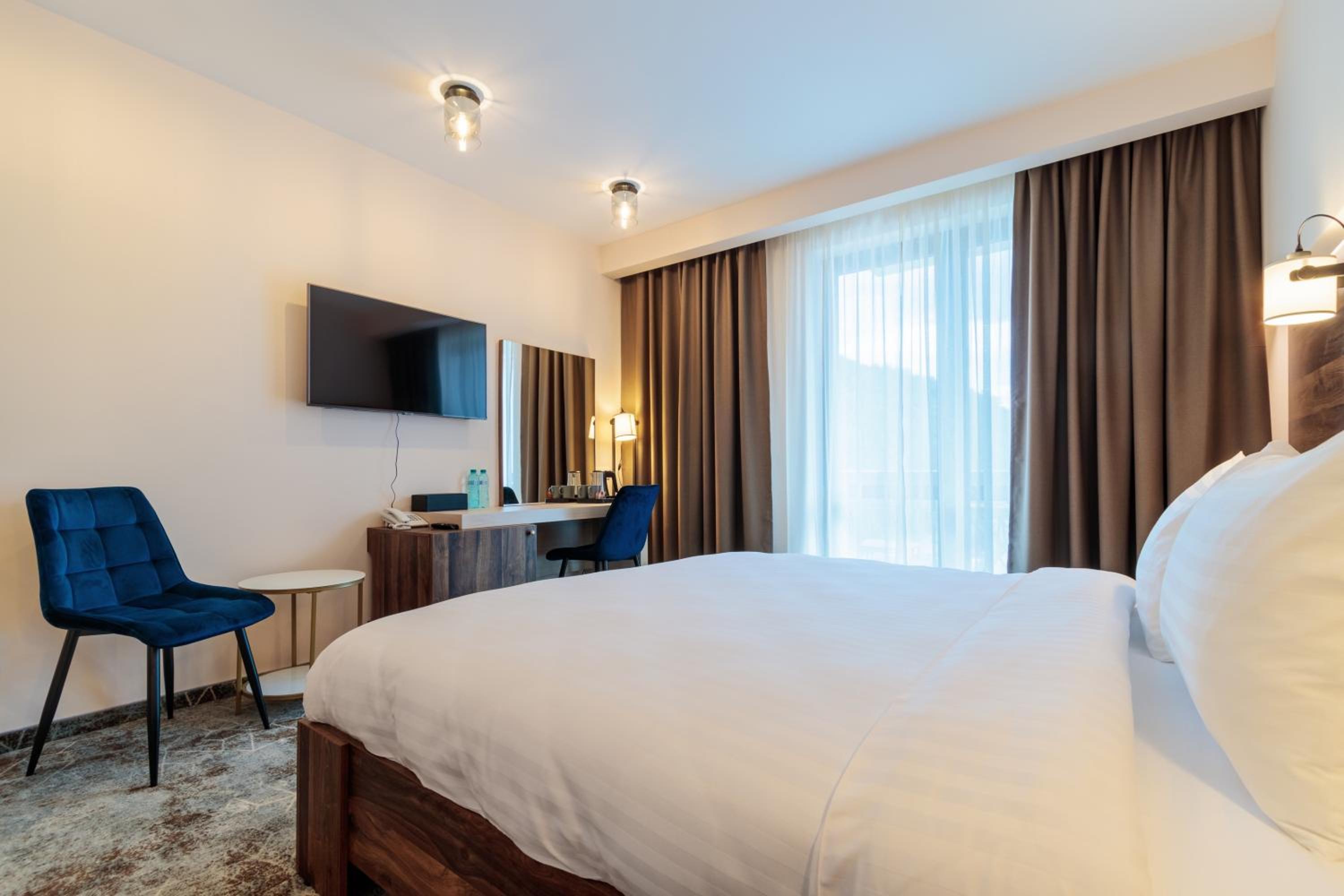 Standard King Room - Photo 7