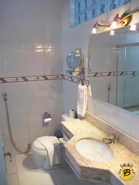 Queen Suite with Spa Bath photo 3