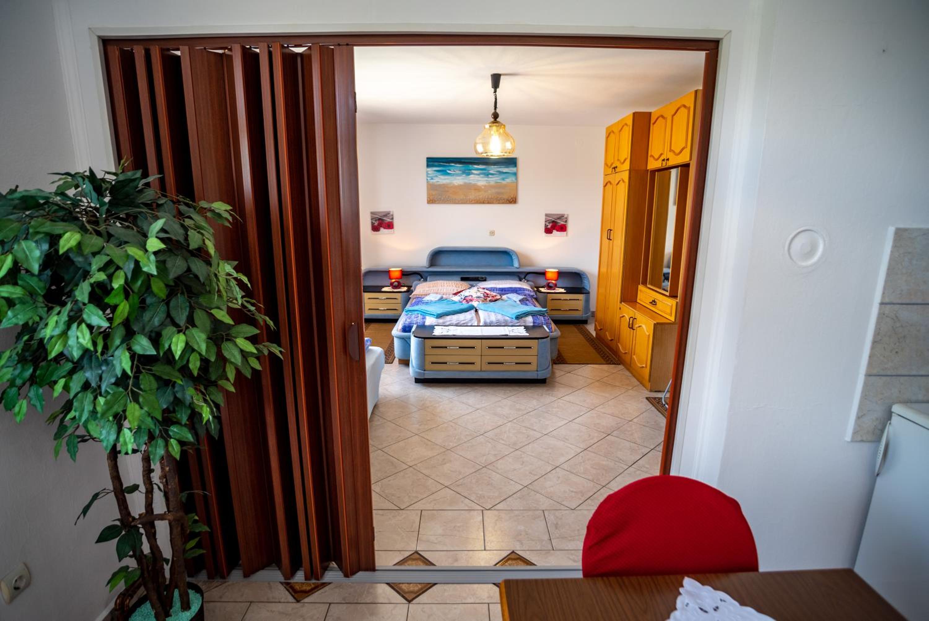 One-Bedroom Apartment with Terrace - Photo 18