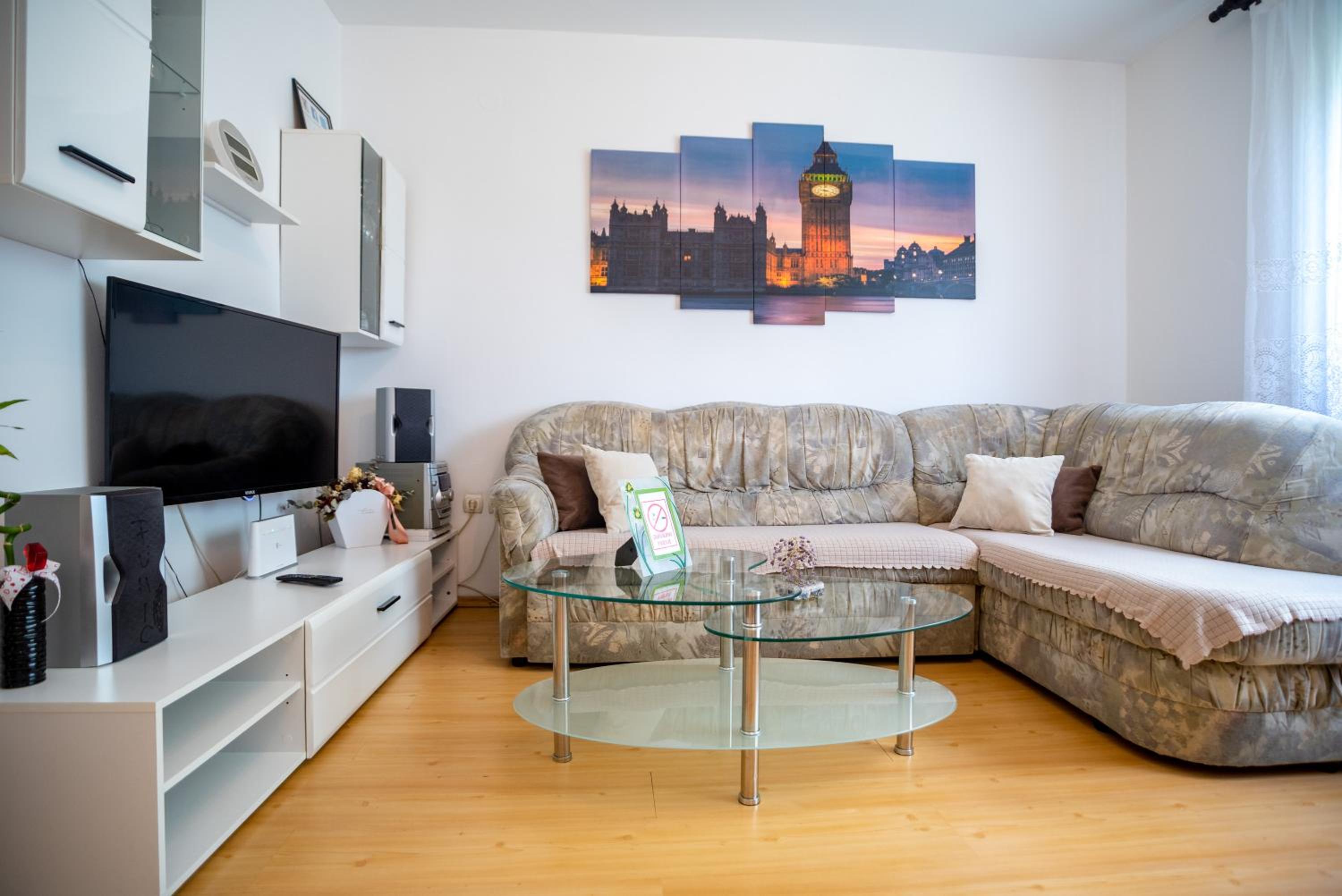 Apartment - Ground Floor - Photo 1