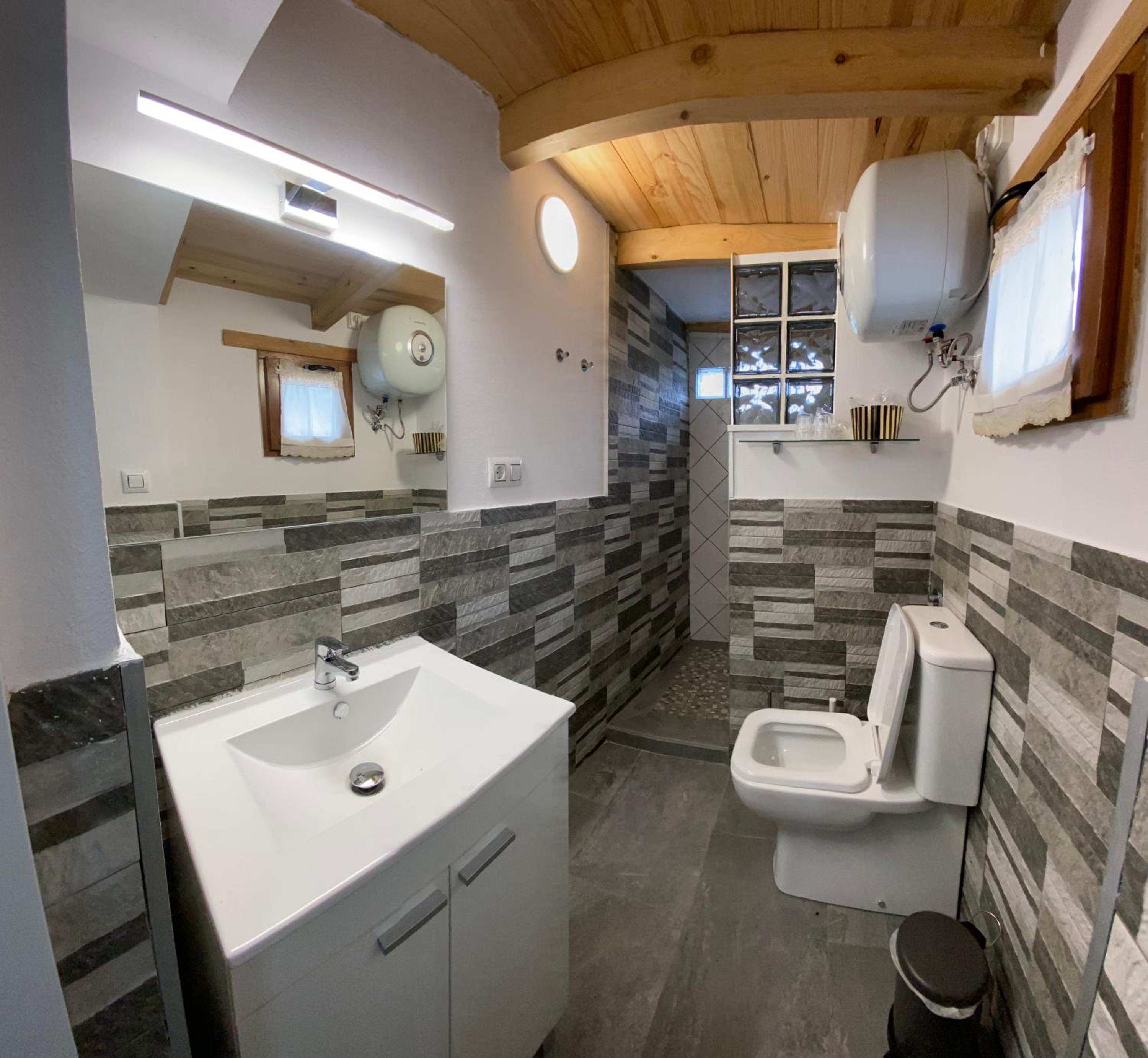 Double Room with Private Bathroom photo 3