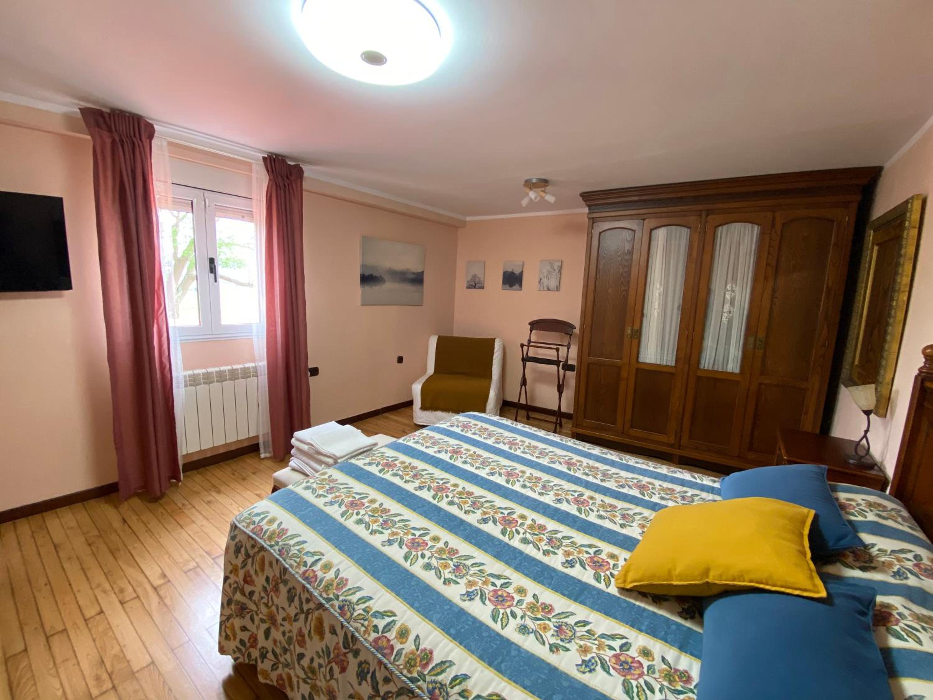 Double Room with Private Bathroom photo 2